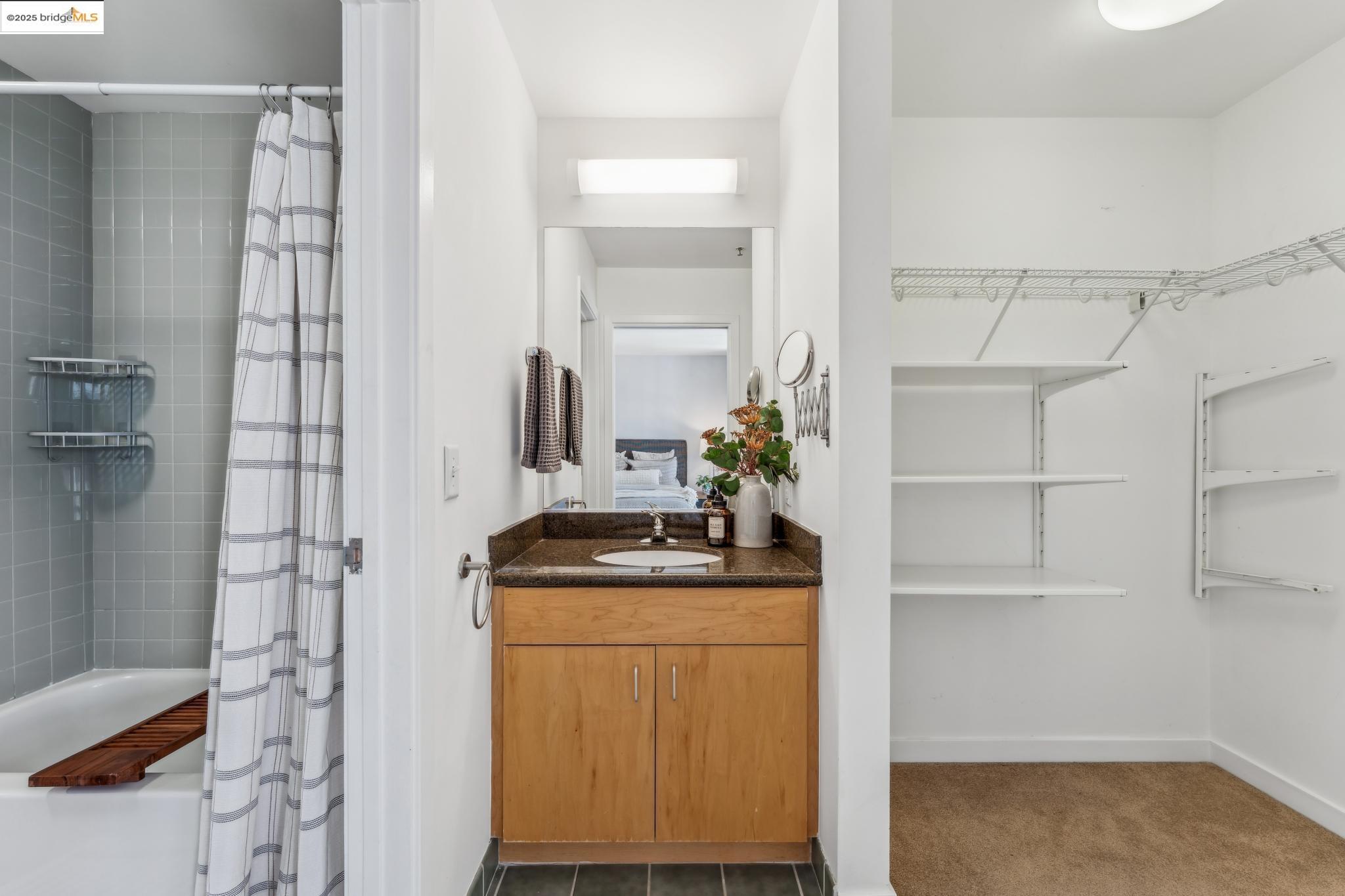 Detail Gallery Image 57 of 60 For 1007 41st Street #422,  Oakland,  CA 94608-3777 - 2 Beds | 1/1 Baths