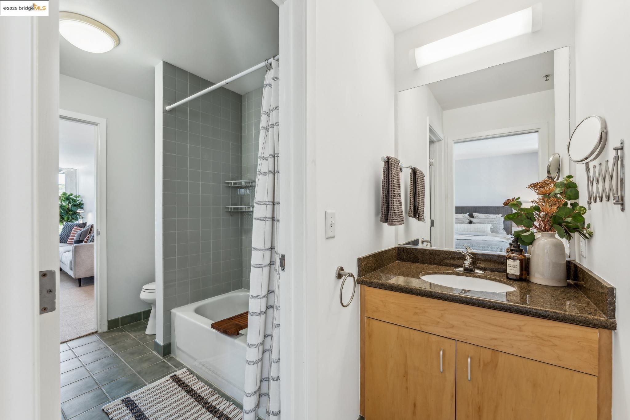 Detail Gallery Image 59 of 60 For 1007 41st Street #422,  Oakland,  CA 94608-3777 - 2 Beds | 1/1 Baths