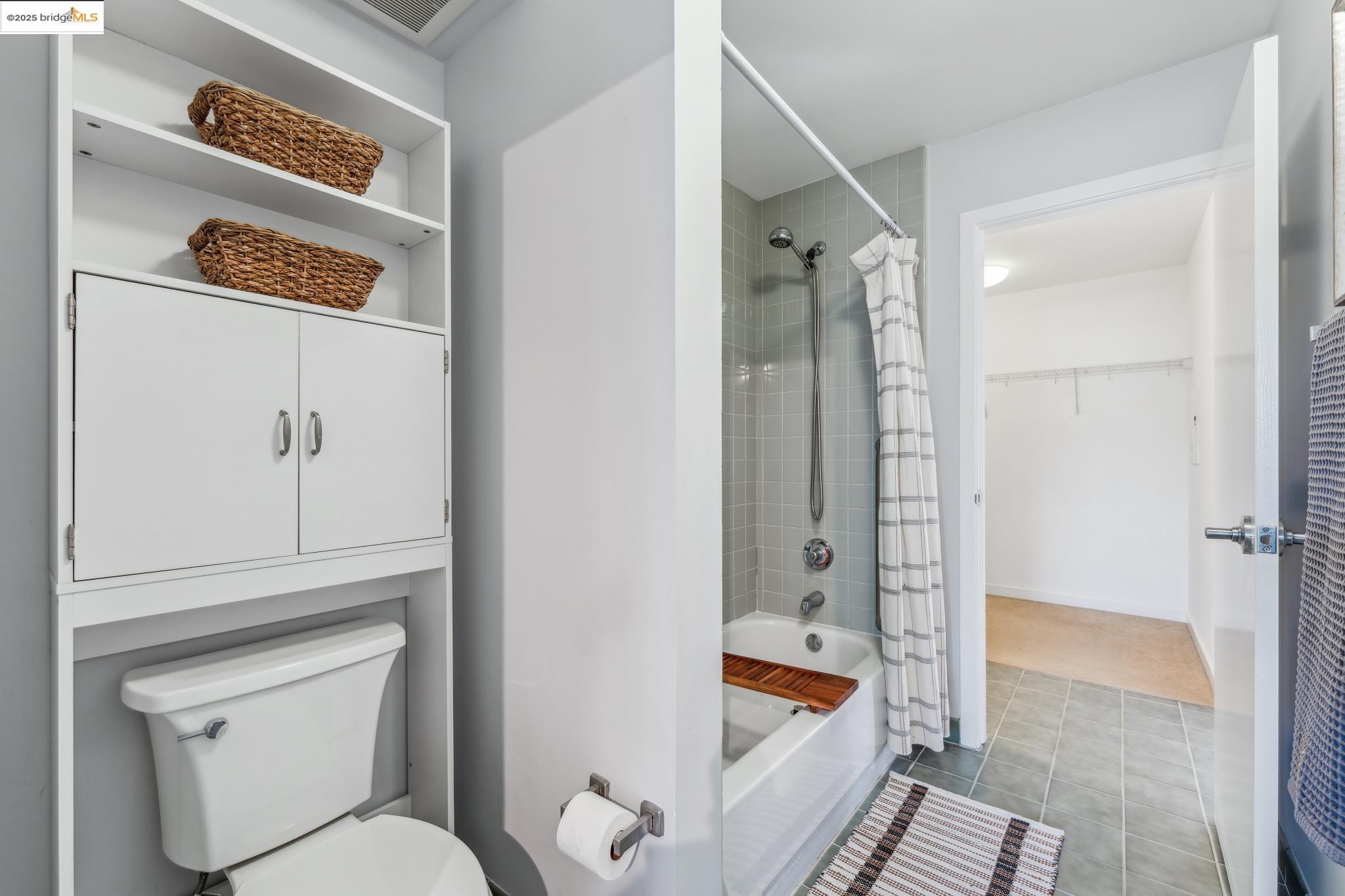 Detail Gallery Image 60 of 60 For 1007 41st Street #422,  Oakland,  CA 94608-3777 - 2 Beds | 1/1 Baths