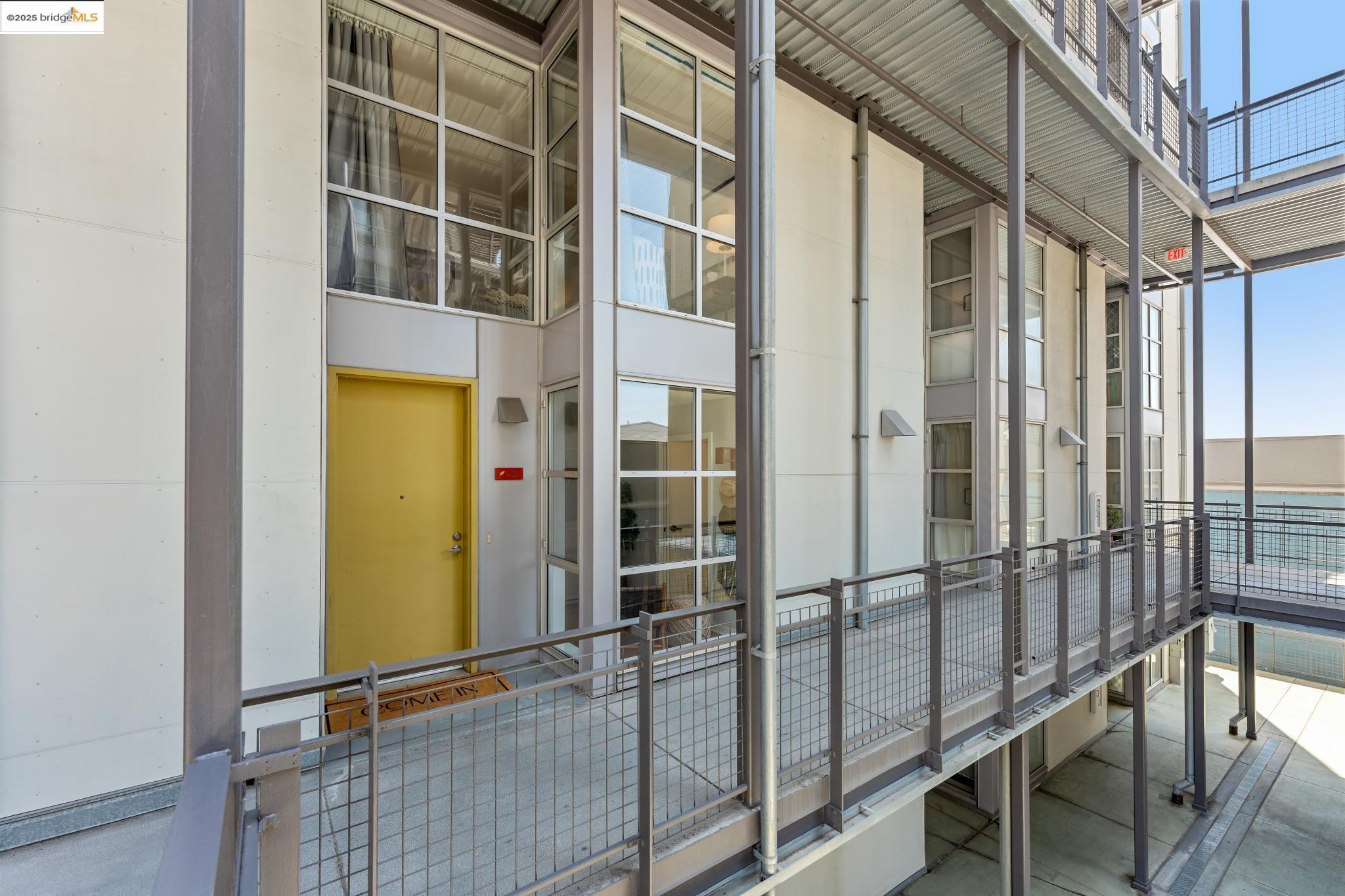 Detail Gallery Image 7 of 60 For 1007 41st Street #422,  Oakland,  CA 94608-3777 - 2 Beds | 1/1 Baths