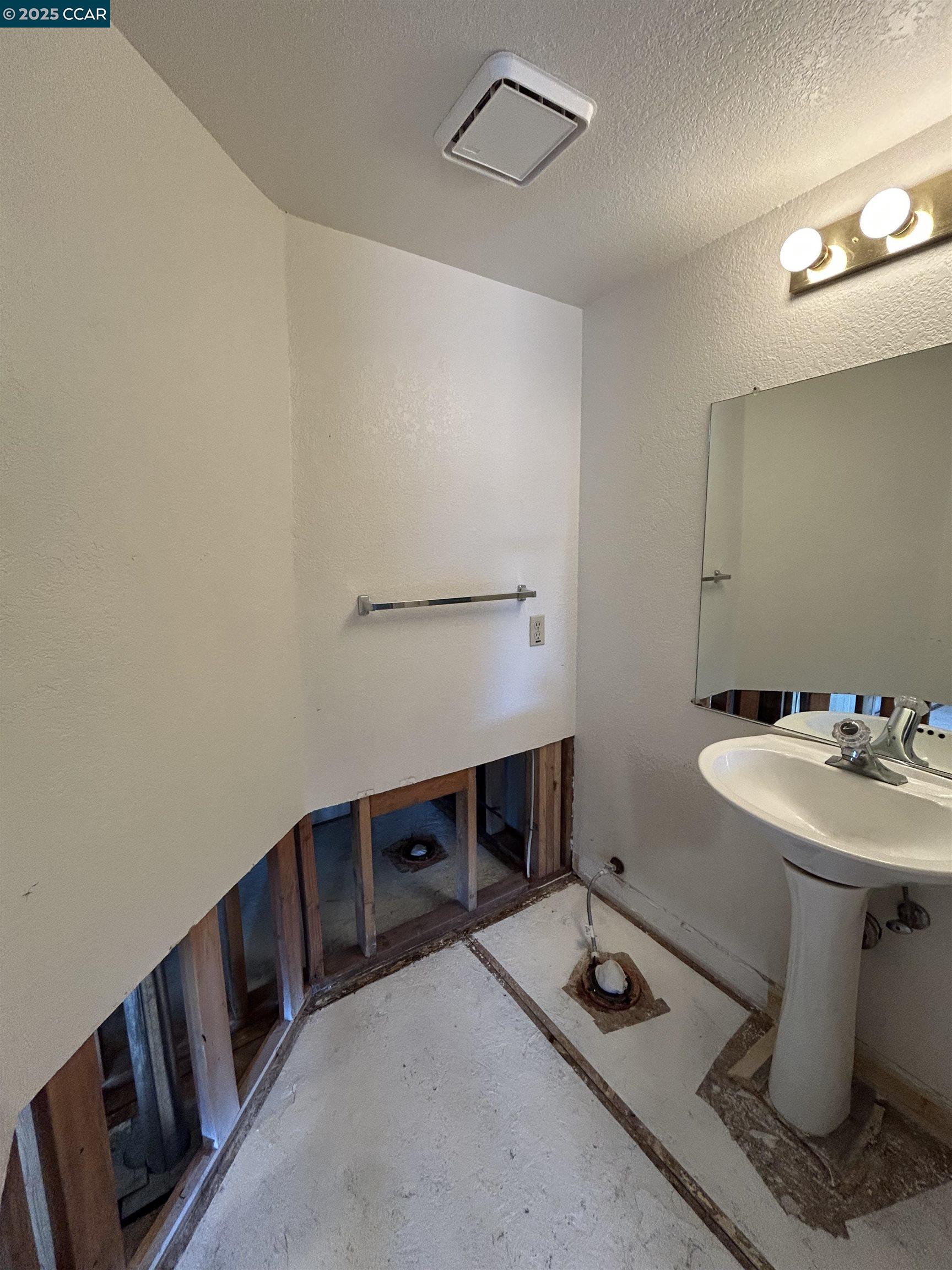 Detail Gallery Image 11 of 23 For 1358 E 7th St., Benicia,  CA 94510 - 2 Beds | 2/1 Baths