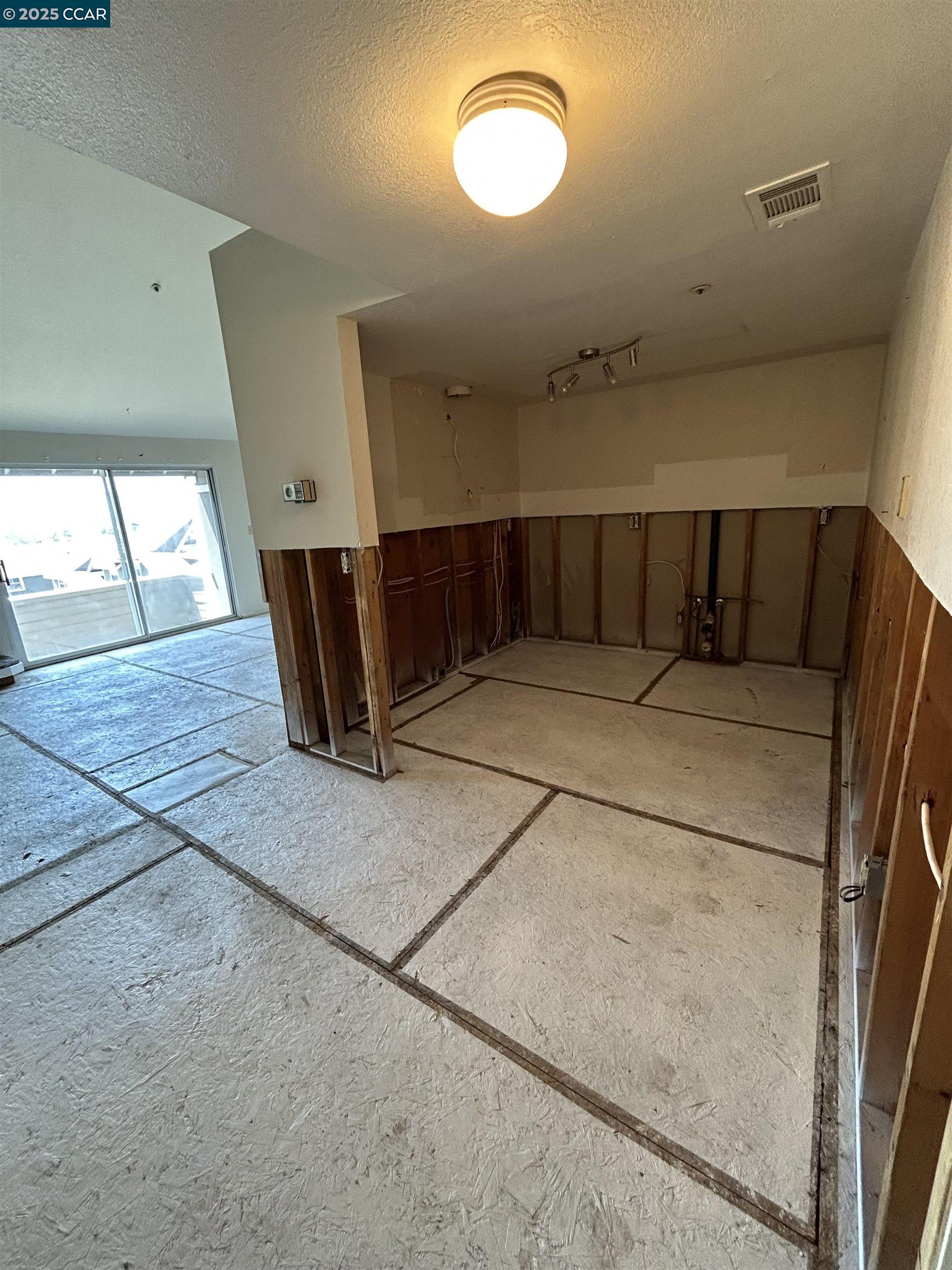Detail Gallery Image 6 of 23 For 1358 E 7th St., Benicia,  CA 94510 - 2 Beds | 2/1 Baths