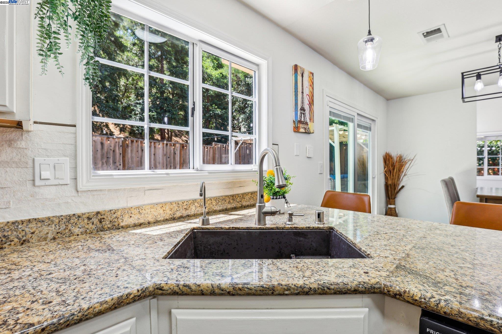 Detail Gallery Image 14 of 32 For 1060 Green Point Ct, Concord,  CA 94521 - 3 Beds | 2/1 Baths
