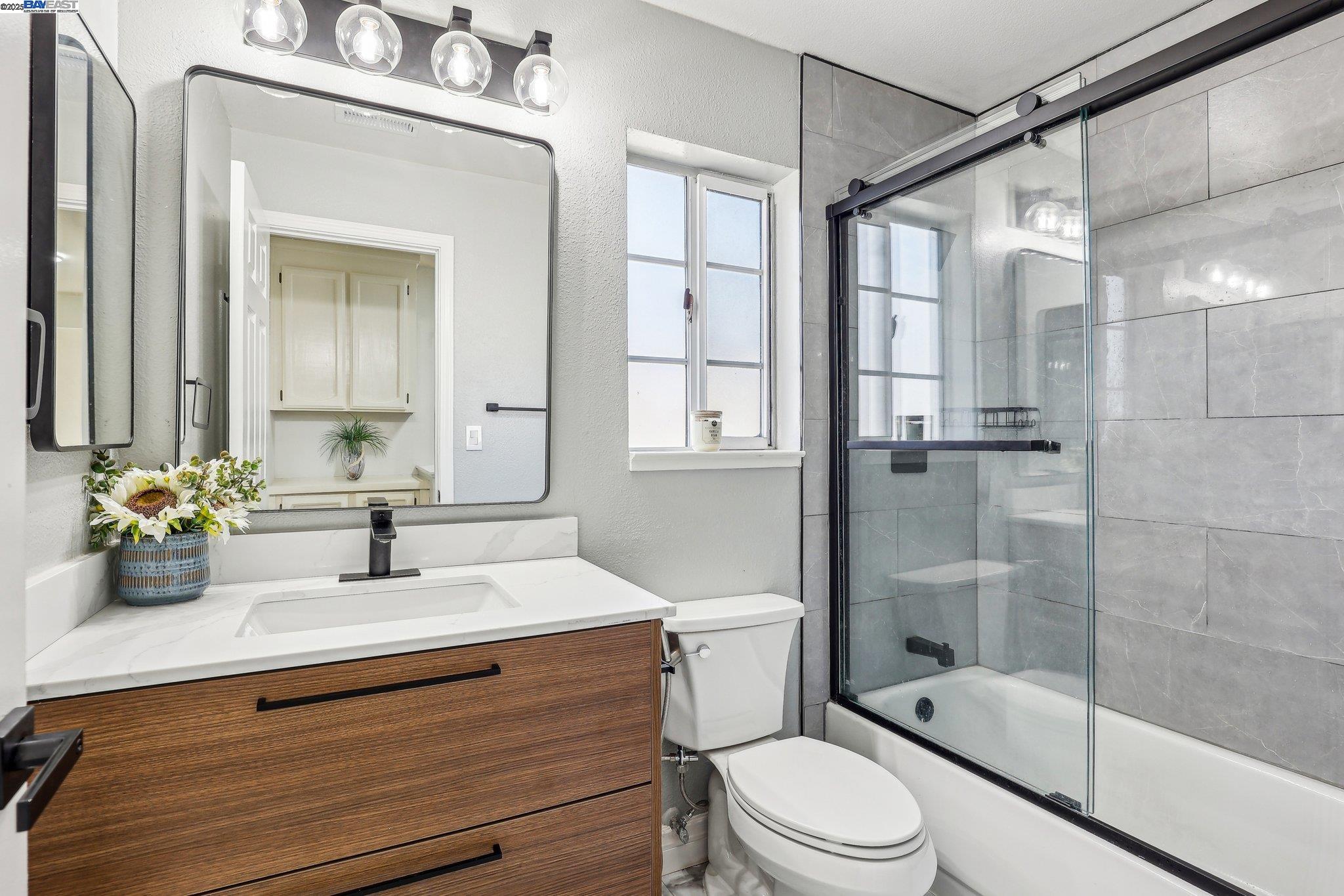 Detail Gallery Image 20 of 32 For 1060 Green Point Ct, Concord,  CA 94521 - 3 Beds | 2/1 Baths