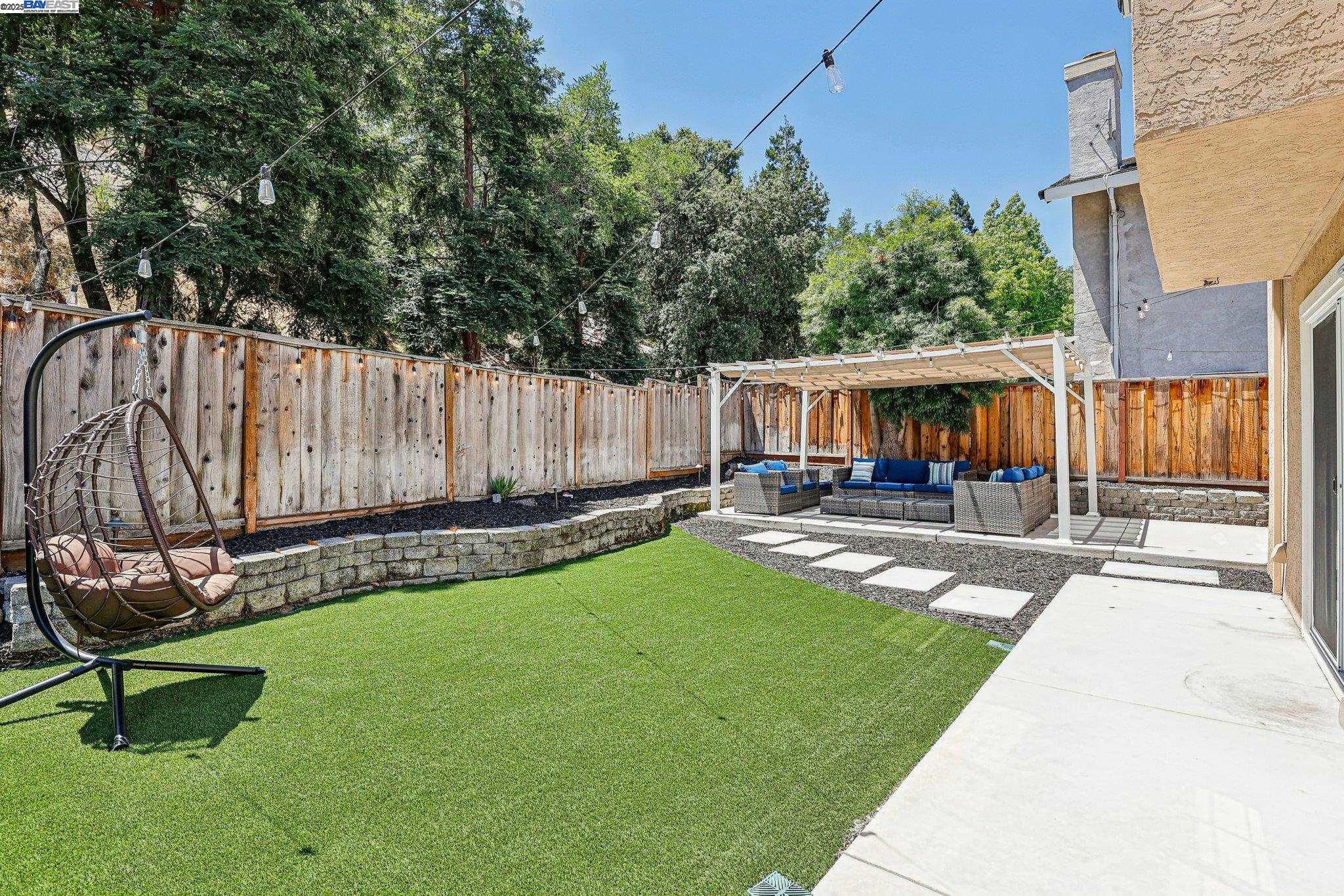 Detail Gallery Image 25 of 32 For 1060 Green Point Ct, Concord,  CA 94521 - 3 Beds | 2/1 Baths