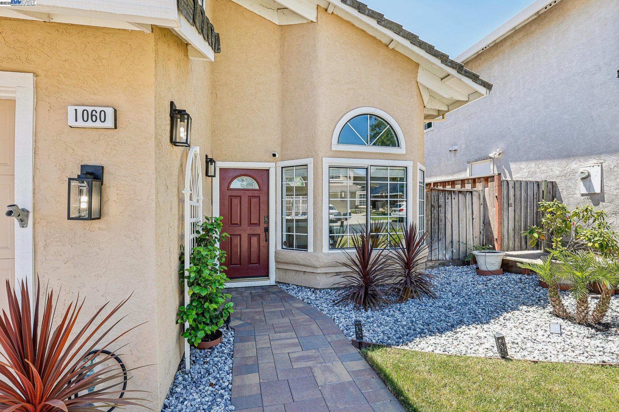 Detail Gallery Image 4 of 32 For 1060 Green Point Ct, Concord,  CA 94521 - 3 Beds | 2/1 Baths