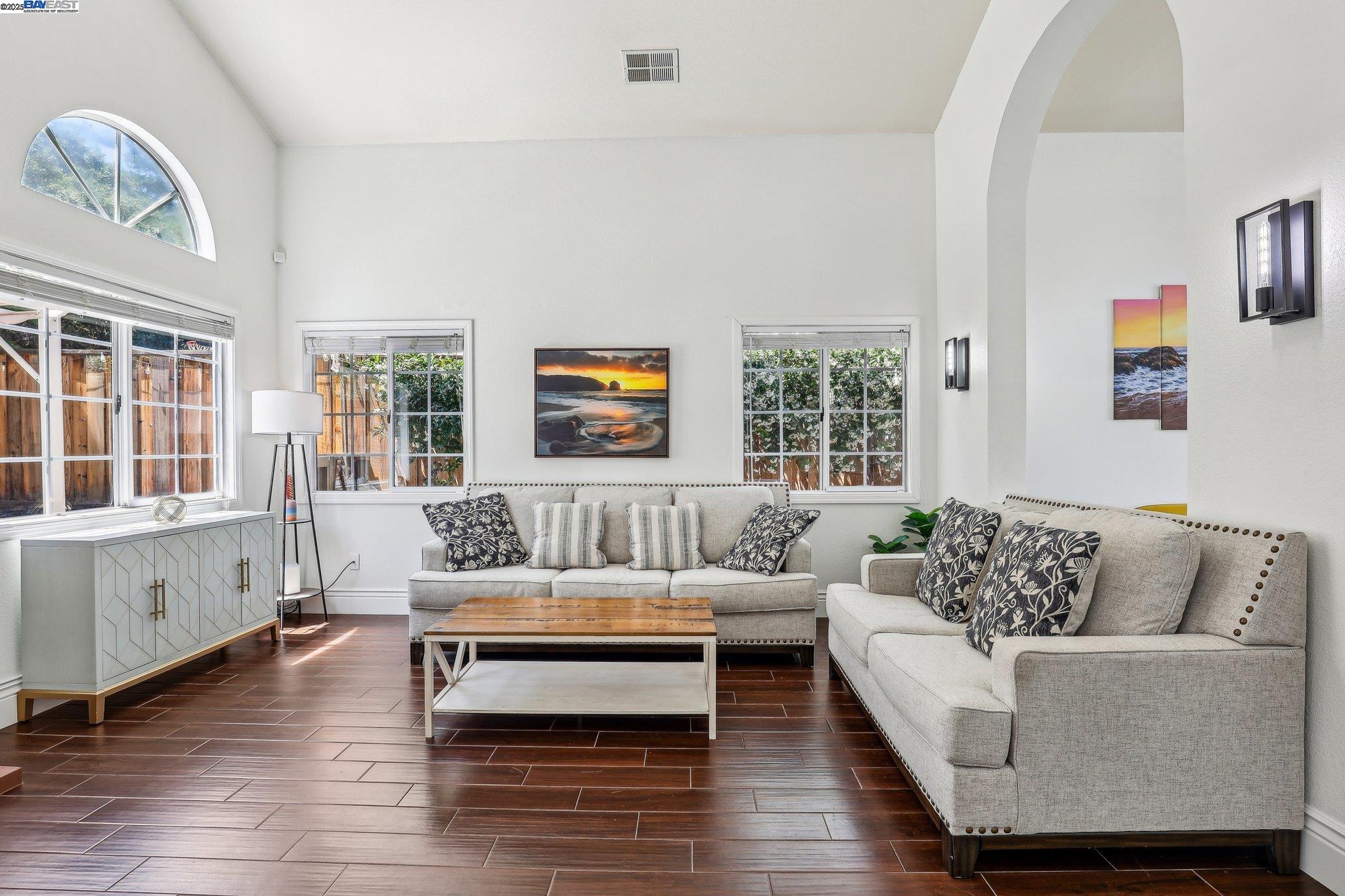 Detail Gallery Image 9 of 32 For 1060 Green Point Ct, Concord,  CA 94521 - 3 Beds | 2/1 Baths