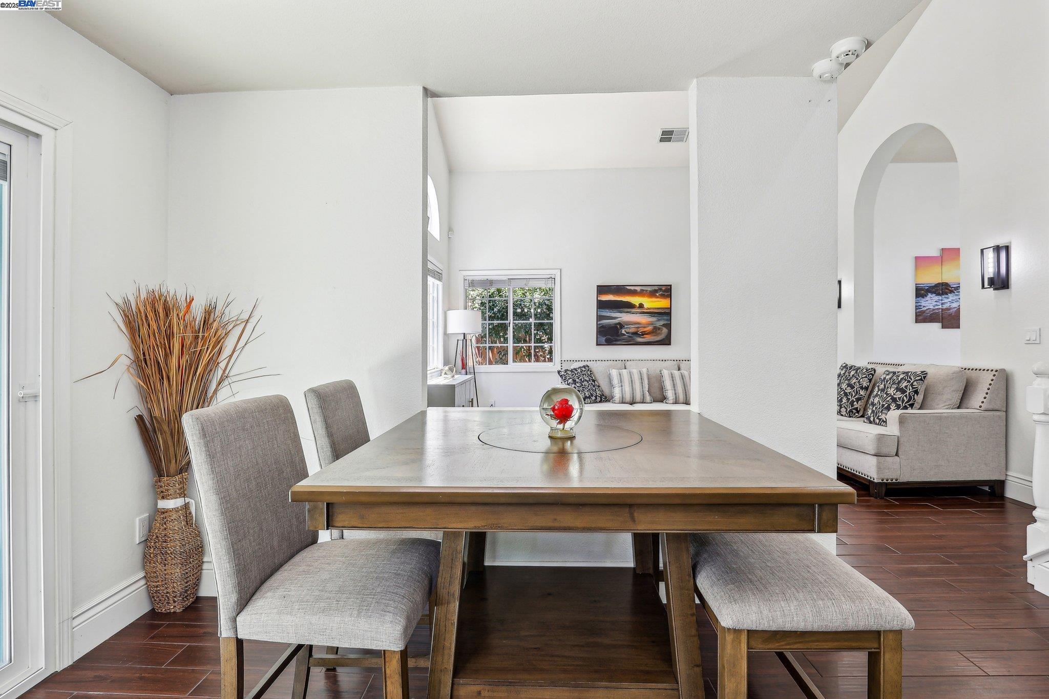 Detail Gallery Image 10 of 32 For 1060 Green Point Ct, Concord,  CA 94521 - 3 Beds | 2/1 Baths