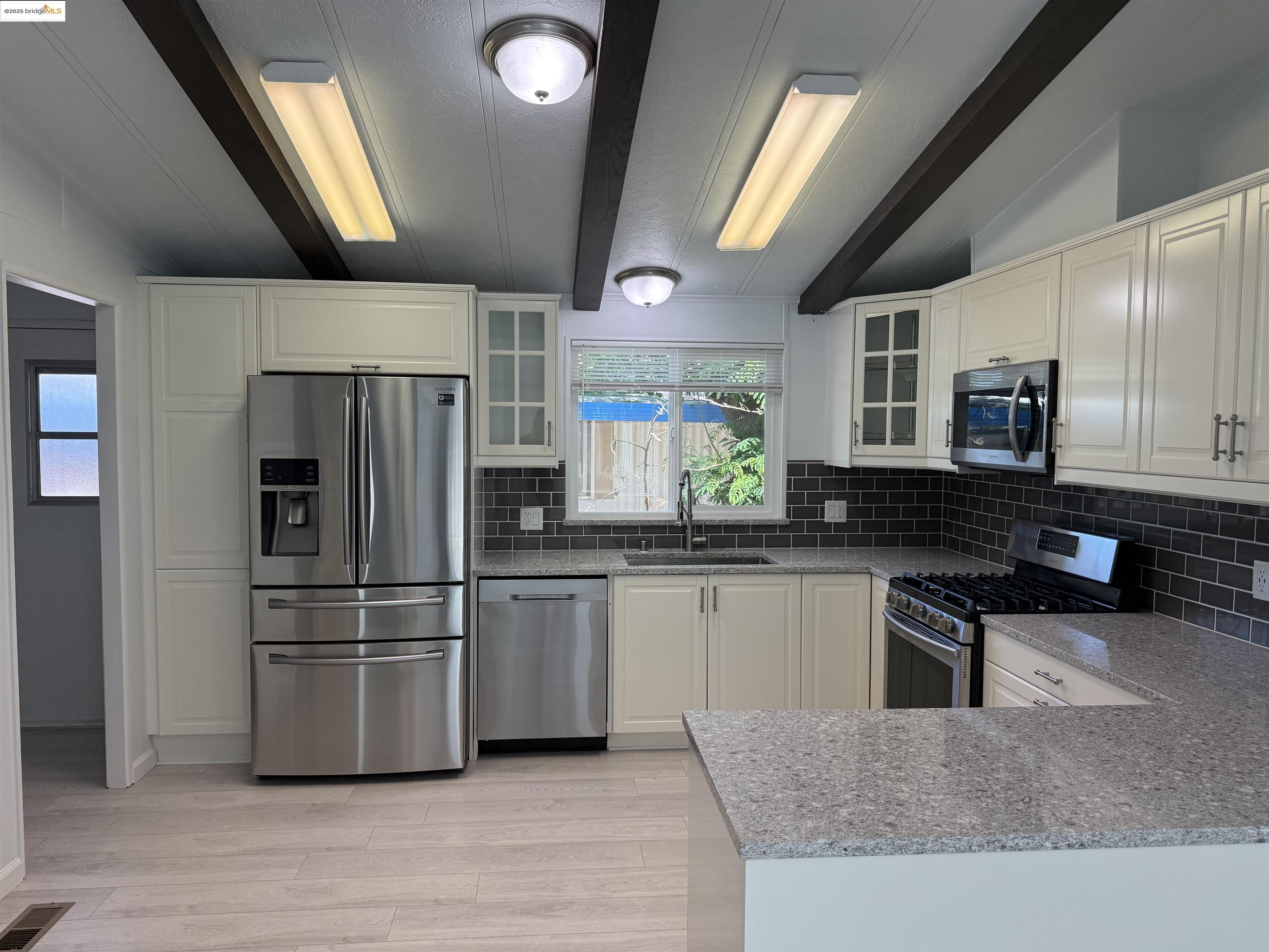 Detail Gallery Image 5 of 11 For 841 W Brannan Island Rd #3,  Isleton,  CA 94641 - 2 Beds | 2 Baths