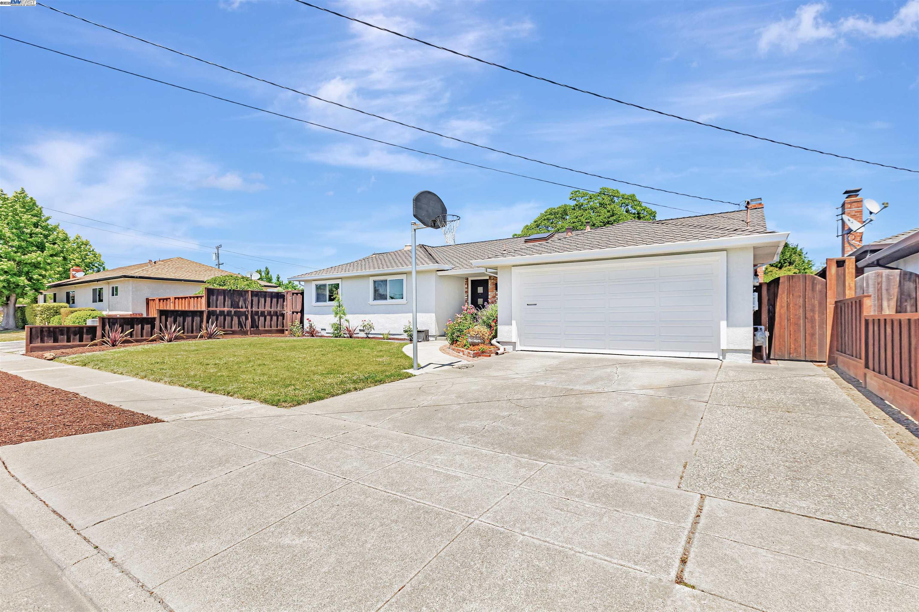 Detail Gallery Image 3 of 46 For 37972 Ballard Dr, Fremont,  CA 94536 - 3 Beds | 2 Baths