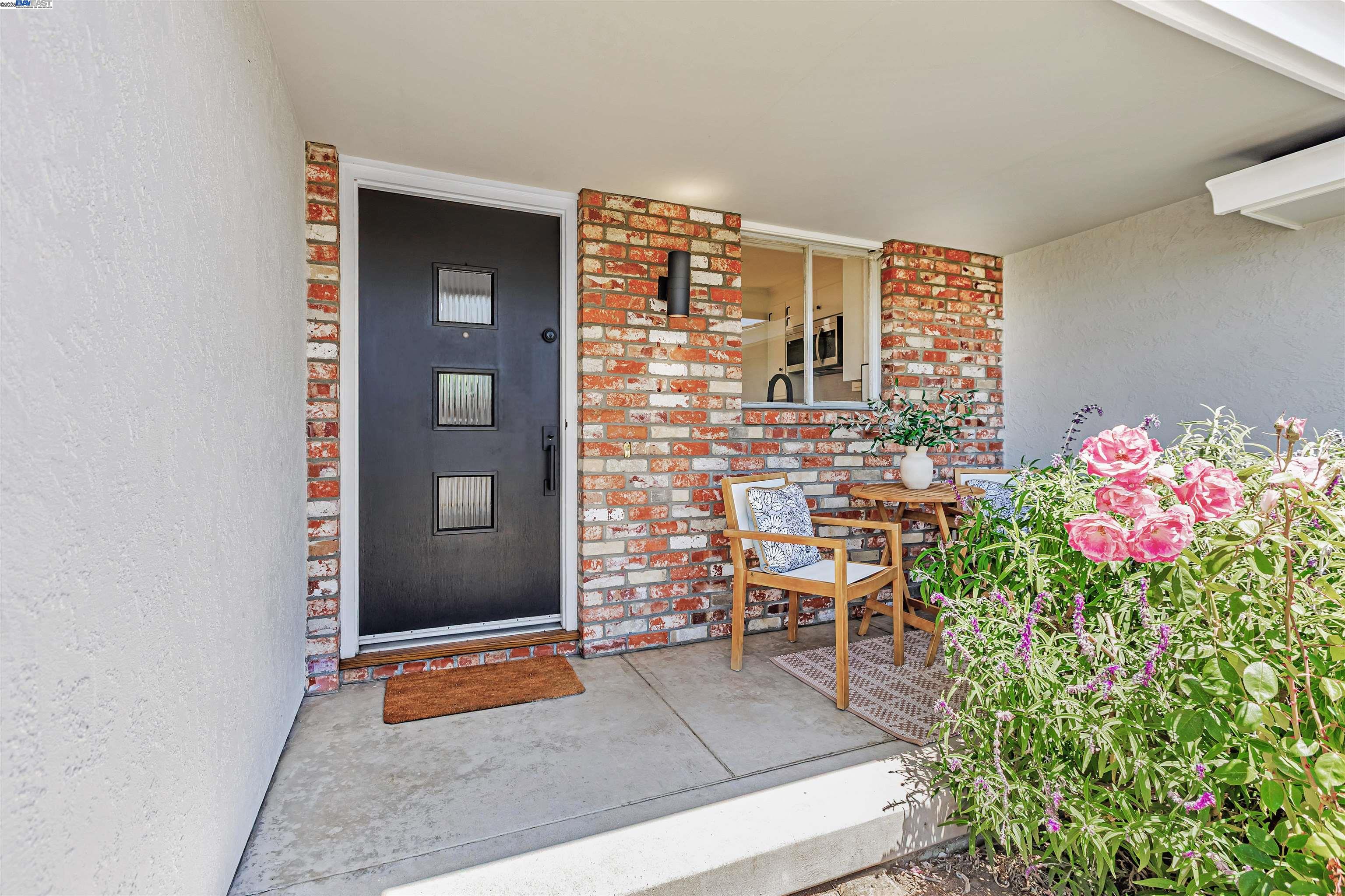 Detail Gallery Image 4 of 46 For 37972 Ballard Dr, Fremont,  CA 94536 - 3 Beds | 2 Baths