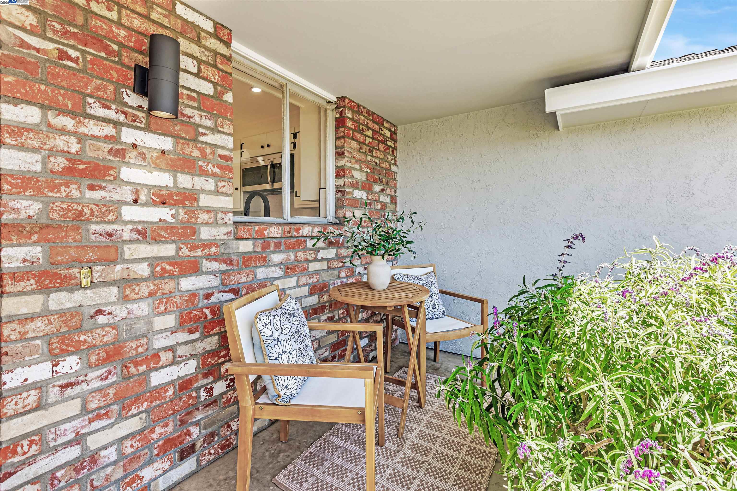 Detail Gallery Image 5 of 46 For 37972 Ballard Dr, Fremont,  CA 94536 - 3 Beds | 2 Baths