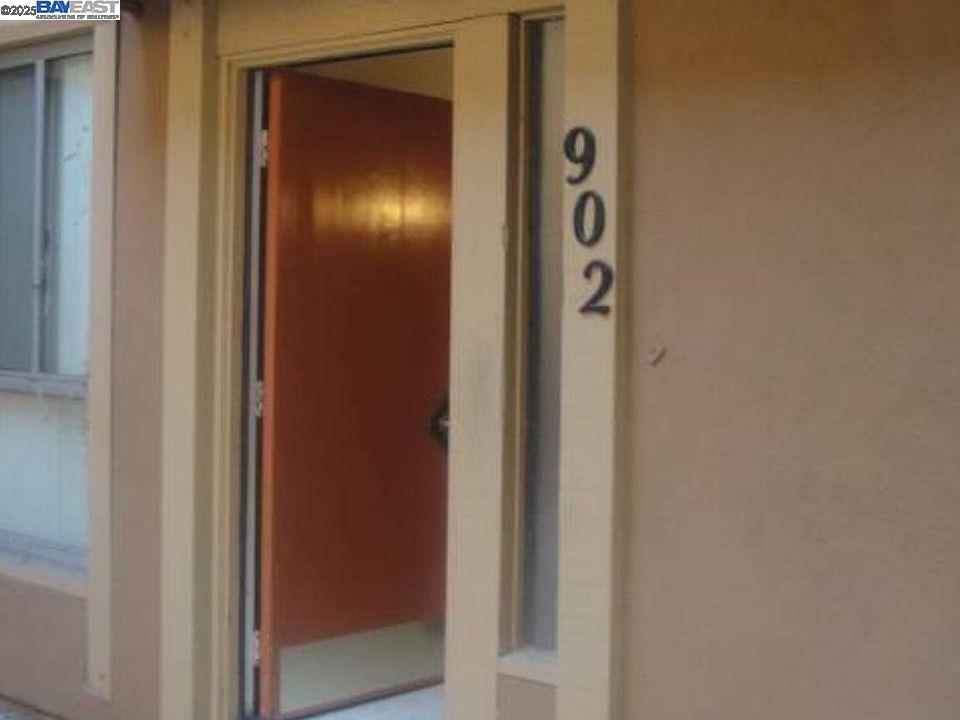 Detail Gallery Image 2 of 12 For 902 F, Davis,  CA 95616 - 3 Beds | 1 Baths