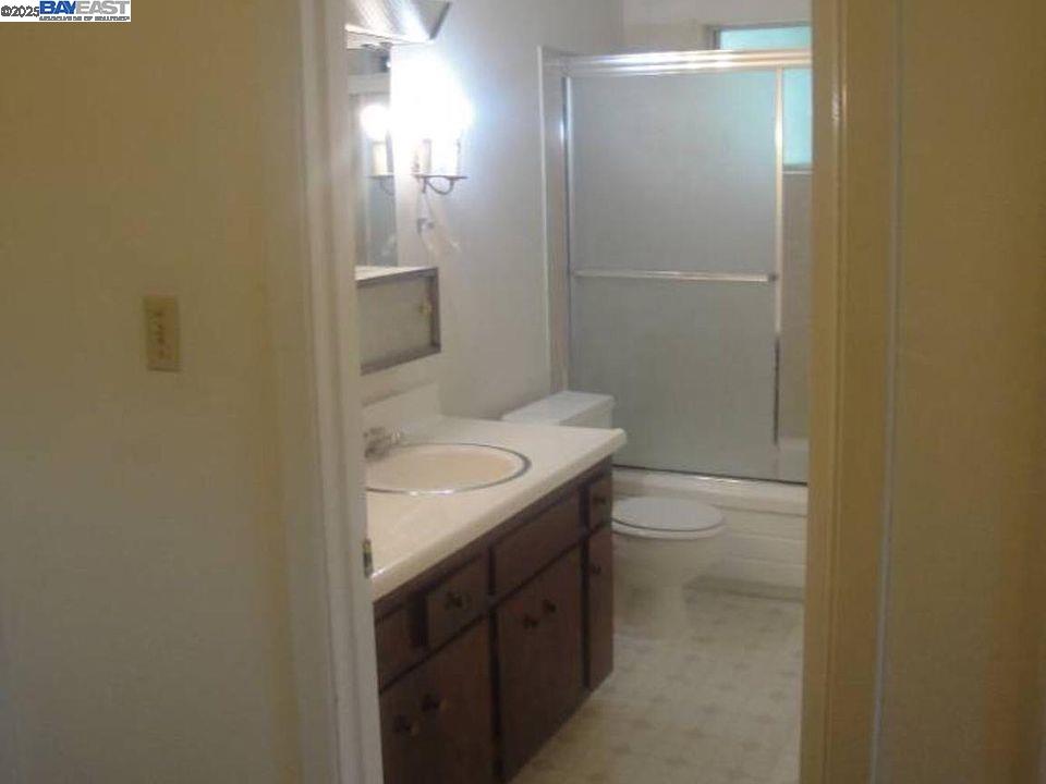 Detail Gallery Image 8 of 12 For 902 F, Davis,  CA 95616 - 3 Beds | 1 Baths
