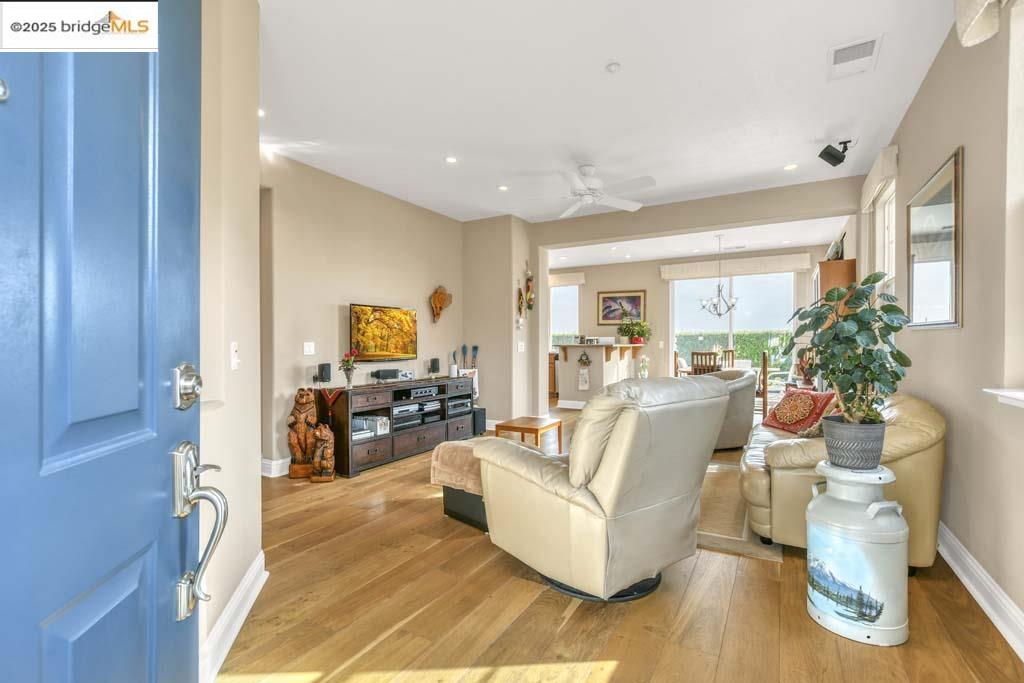 Detail Gallery Image 3 of 33 For 1559 Regent Dr, Brentwood,  CA 94513 - 2 Beds | 2 Baths