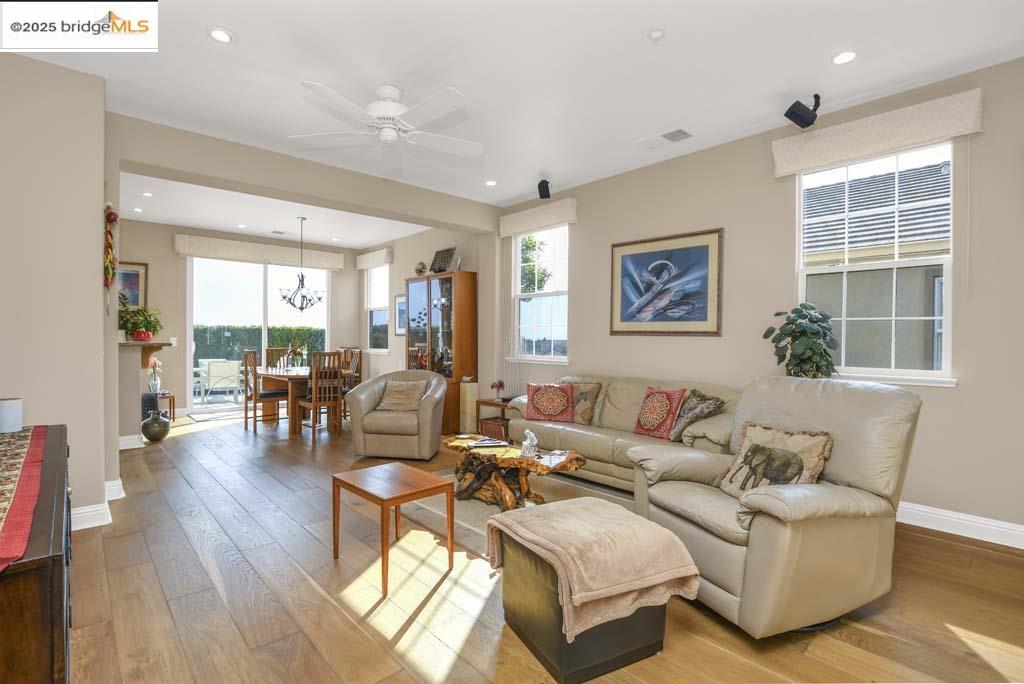 Detail Gallery Image 4 of 33 For 1559 Regent Dr, Brentwood,  CA 94513 - 2 Beds | 2 Baths