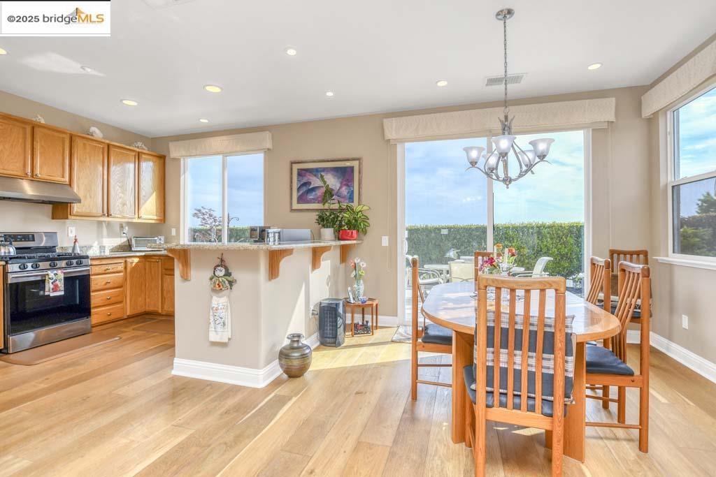 Detail Gallery Image 7 of 33 For 1559 Regent Dr, Brentwood,  CA 94513 - 2 Beds | 2 Baths