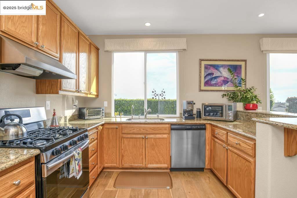 Detail Gallery Image 10 of 33 For 1559 Regent Dr, Brentwood,  CA 94513 - 2 Beds | 2 Baths