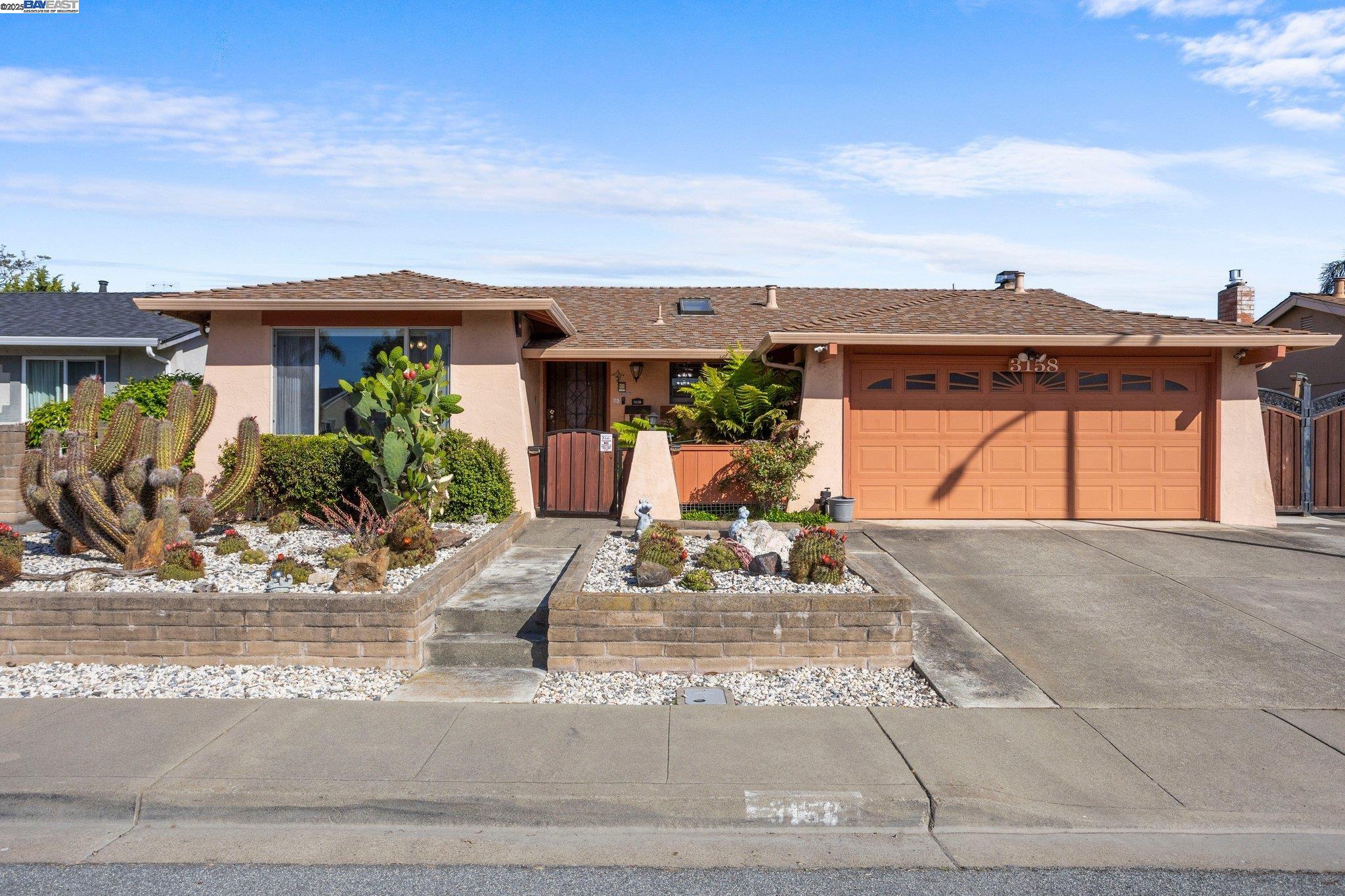 Detail Gallery Image 1 of 44 For 3158 Warwick Rd, Fremont,  CA 94555 - 4 Beds | 2 Baths