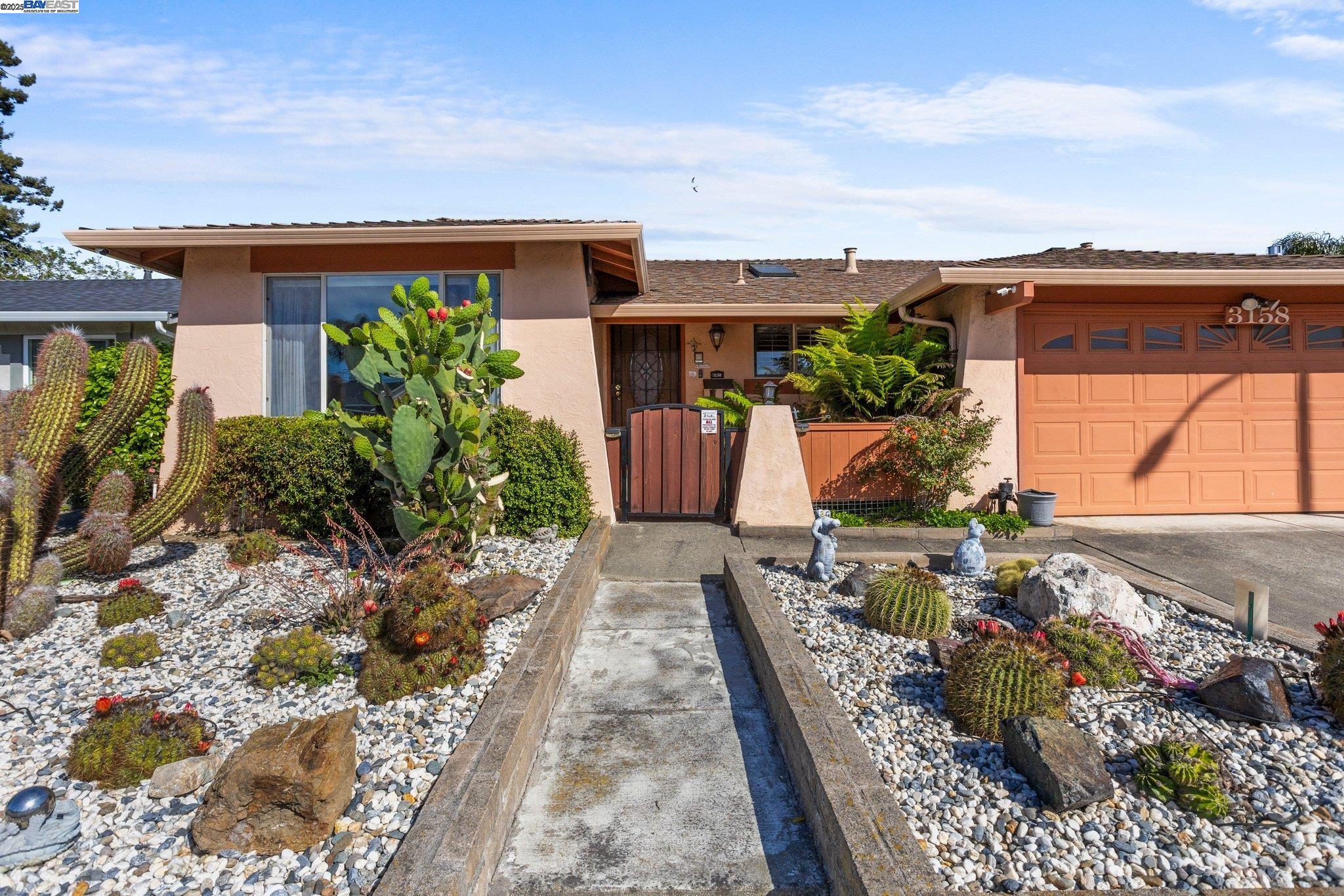 Detail Gallery Image 2 of 44 For 3158 Warwick Rd, Fremont,  CA 94555 - 4 Beds | 2 Baths
