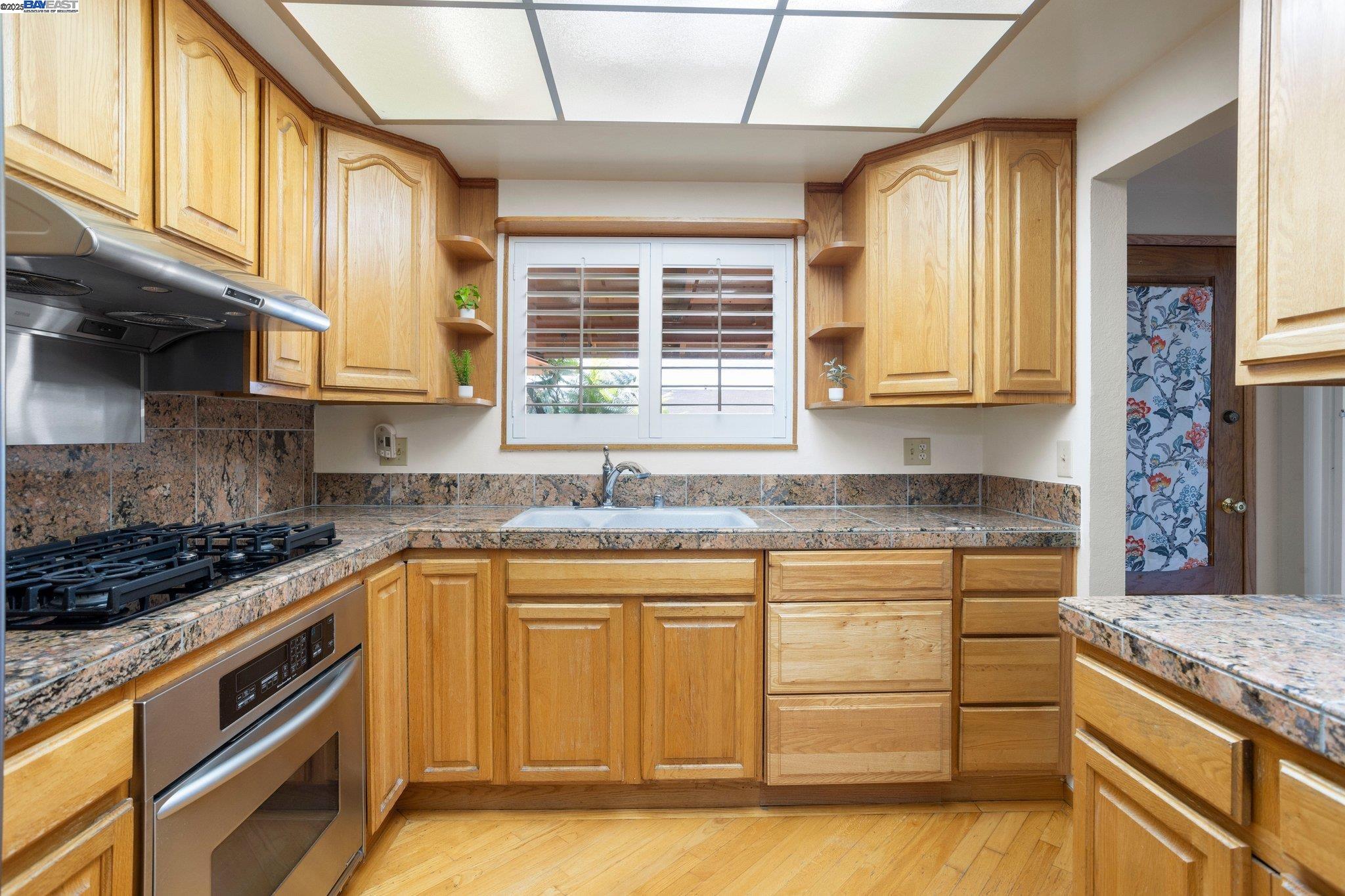 Detail Gallery Image 11 of 44 For 3158 Warwick Rd, Fremont,  CA 94555 - 4 Beds | 2 Baths