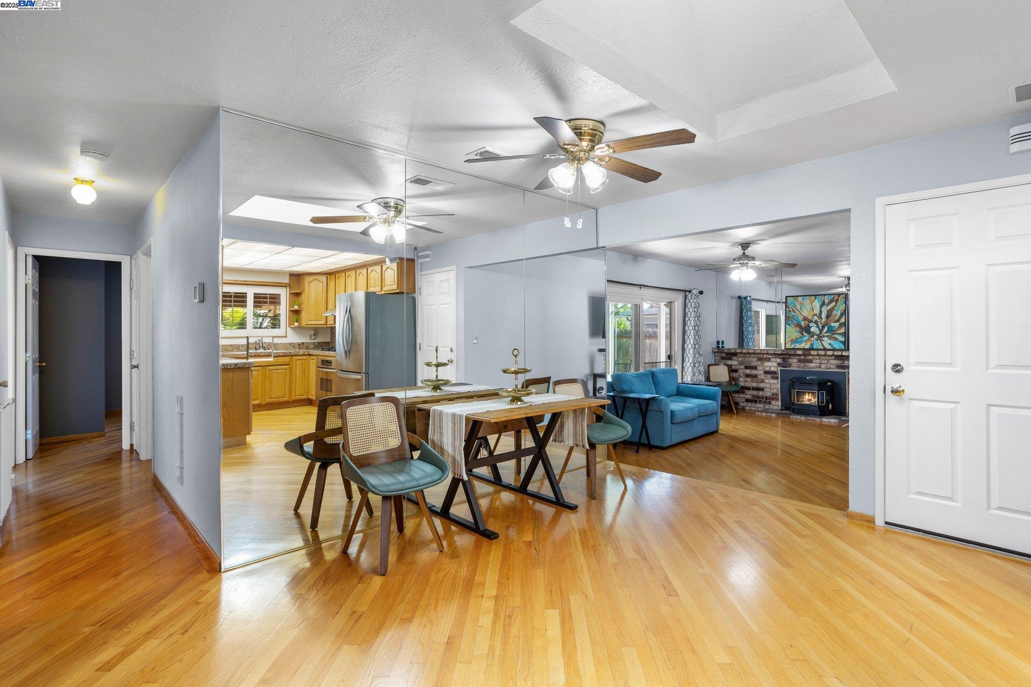 Detail Gallery Image 13 of 44 For 3158 Warwick Rd, Fremont,  CA 94555 - 4 Beds | 2 Baths