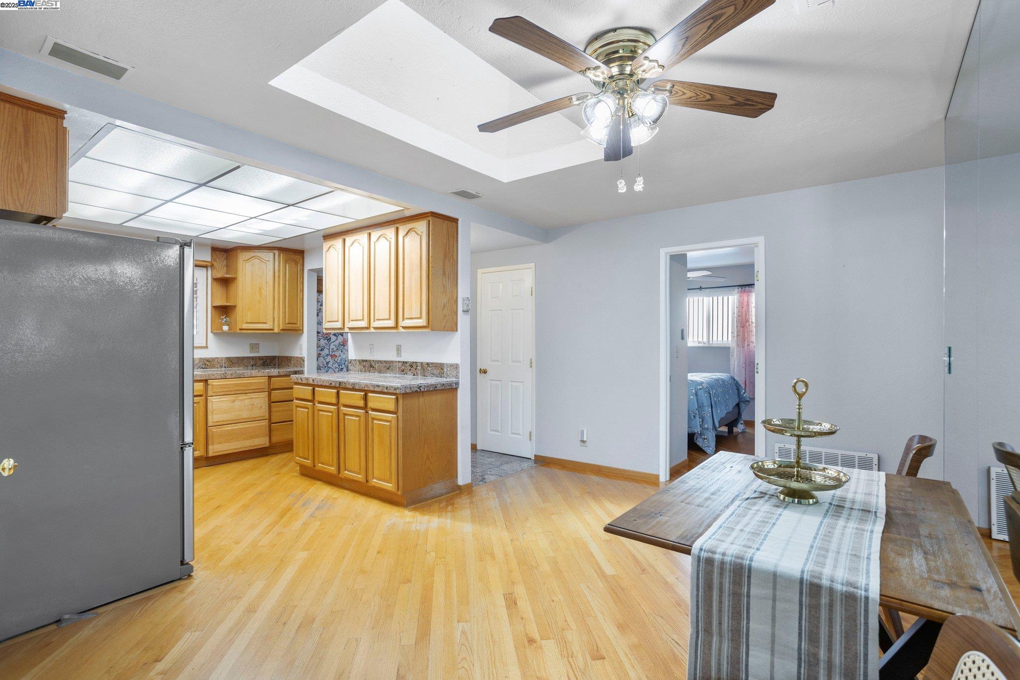 Detail Gallery Image 14 of 44 For 3158 Warwick Rd, Fremont,  CA 94555 - 4 Beds | 2 Baths