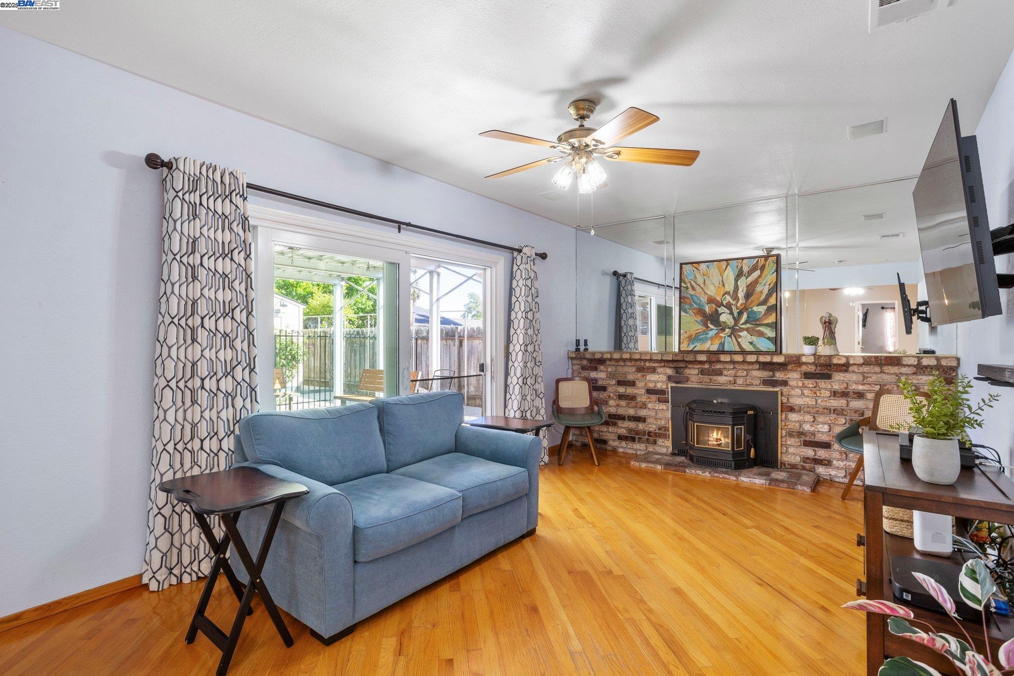 Detail Gallery Image 15 of 44 For 3158 Warwick Rd, Fremont,  CA 94555 - 4 Beds | 2 Baths