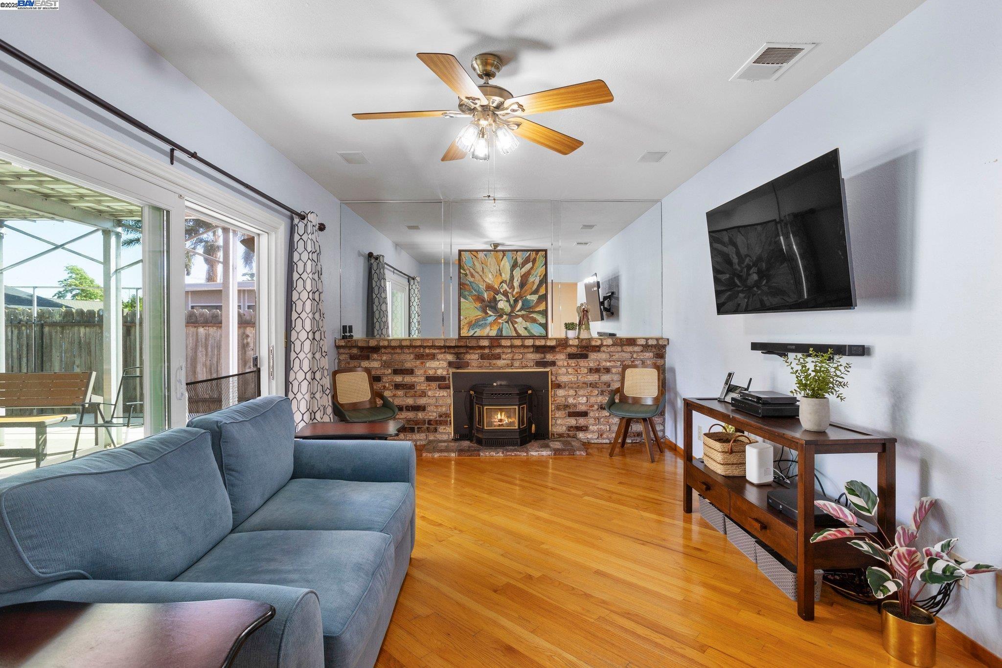 Detail Gallery Image 16 of 44 For 3158 Warwick Rd, Fremont,  CA 94555 - 4 Beds | 2 Baths