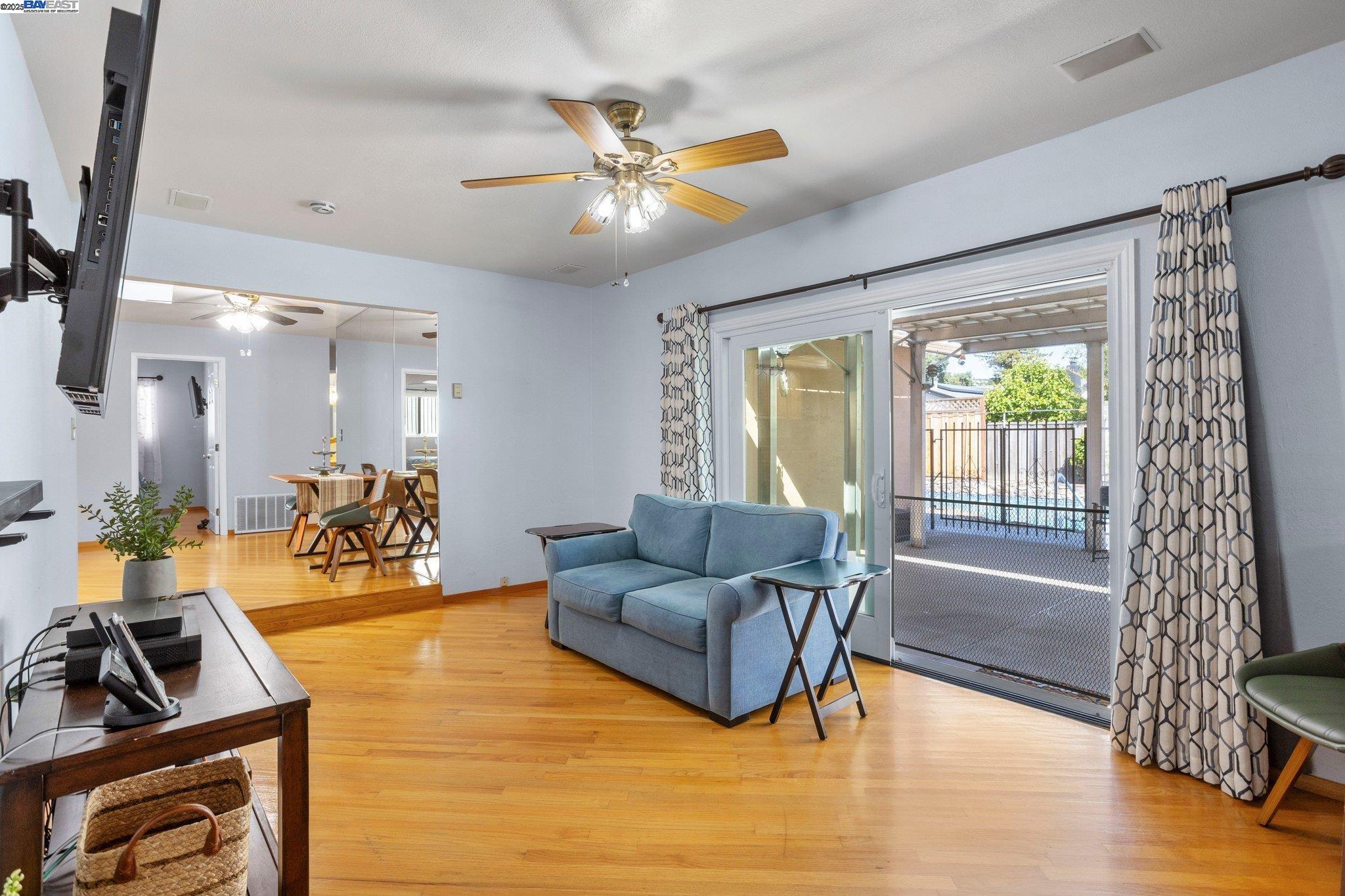 Detail Gallery Image 18 of 44 For 3158 Warwick Rd, Fremont,  CA 94555 - 4 Beds | 2 Baths