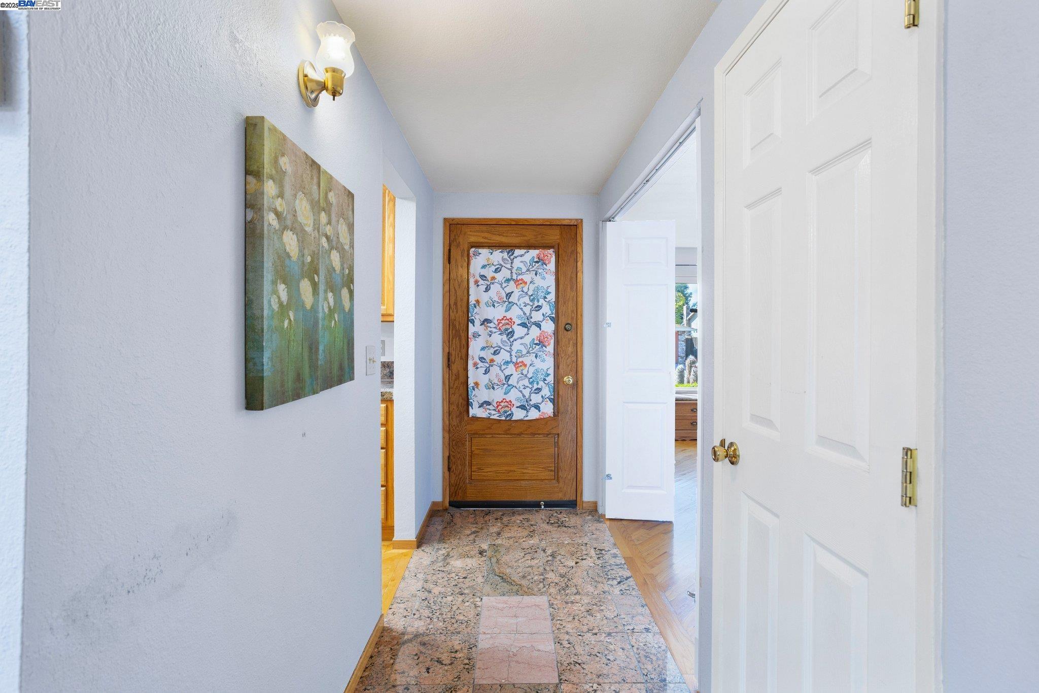 Detail Gallery Image 4 of 44 For 3158 Warwick Rd, Fremont,  CA 94555 - 4 Beds | 2 Baths