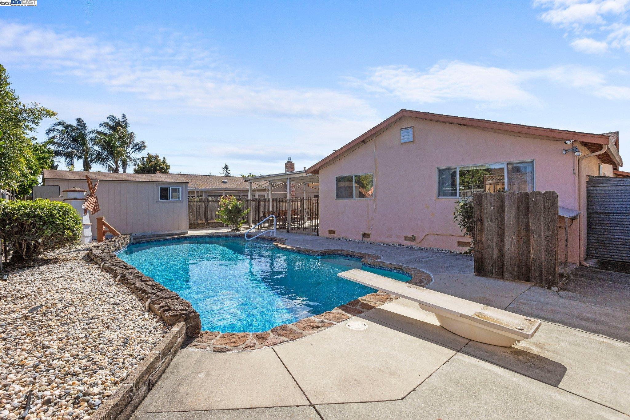 Detail Gallery Image 38 of 44 For 3158 Warwick Rd, Fremont,  CA 94555 - 4 Beds | 2 Baths