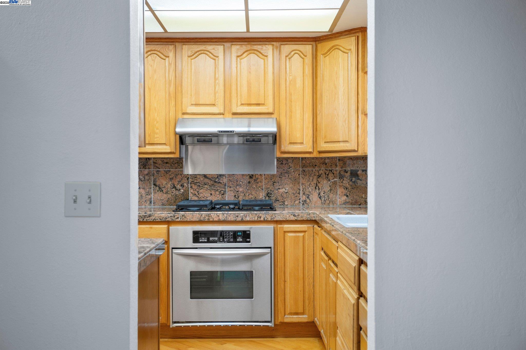 Detail Gallery Image 9 of 44 For 3158 Warwick Rd, Fremont,  CA 94555 - 4 Beds | 2 Baths