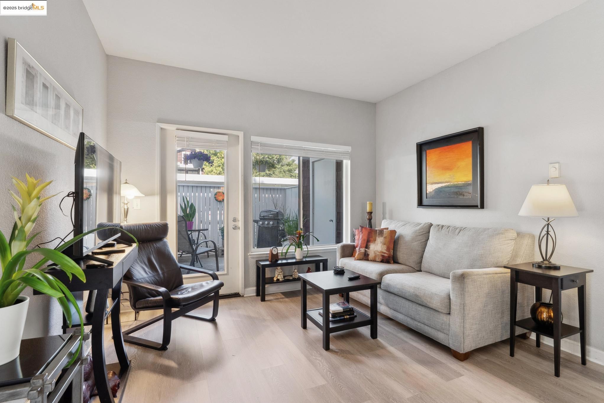 Photo #2: 41098271 Listing 