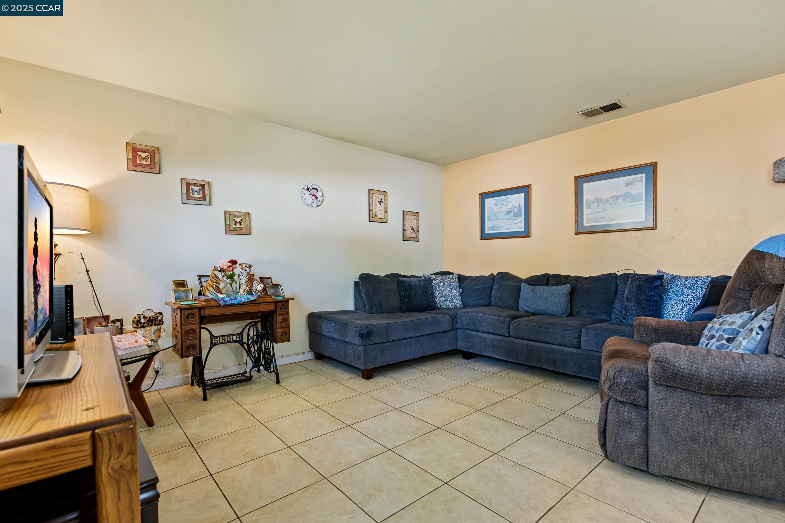Photo #6: 41098272 Listing: Photo #6