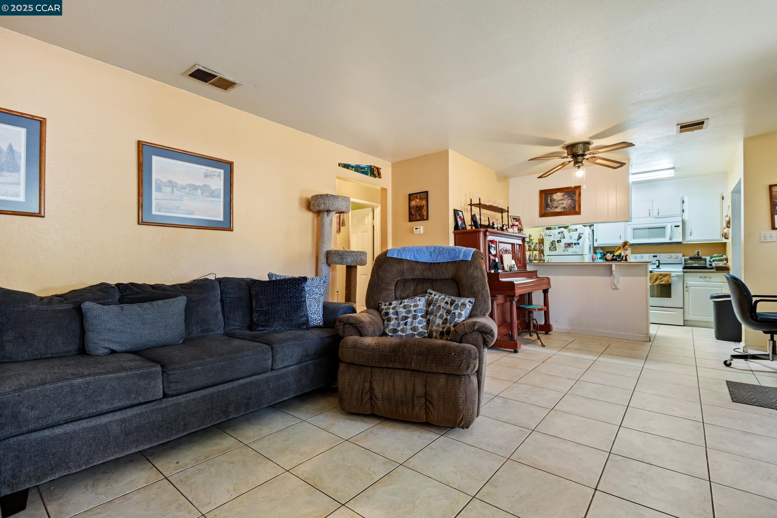 Photo #8: 41098272 Listing: Photo #8