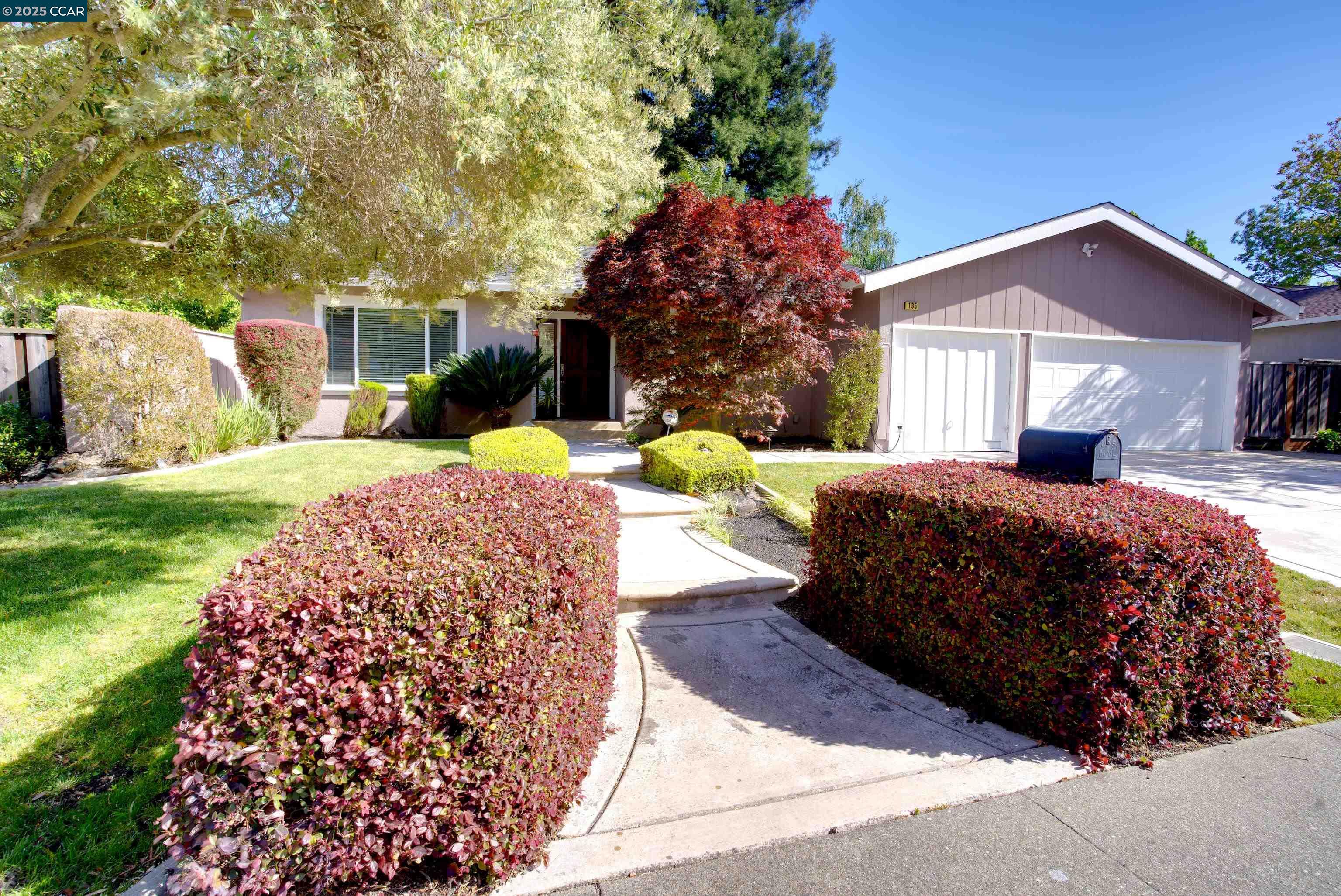 Detail Gallery Image 4 of 31 For 135 St. Patrick's Drive, Danville,  CA 94526 - 3 Beds | 2 Baths