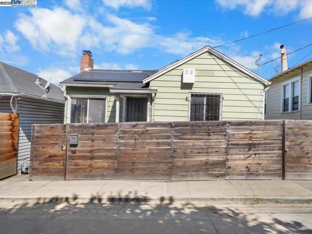 Detail Gallery Image 2 of 41 For 2637 Inyo Ave, Oakland,  CA 94601 - 3 Beds | 2 Baths