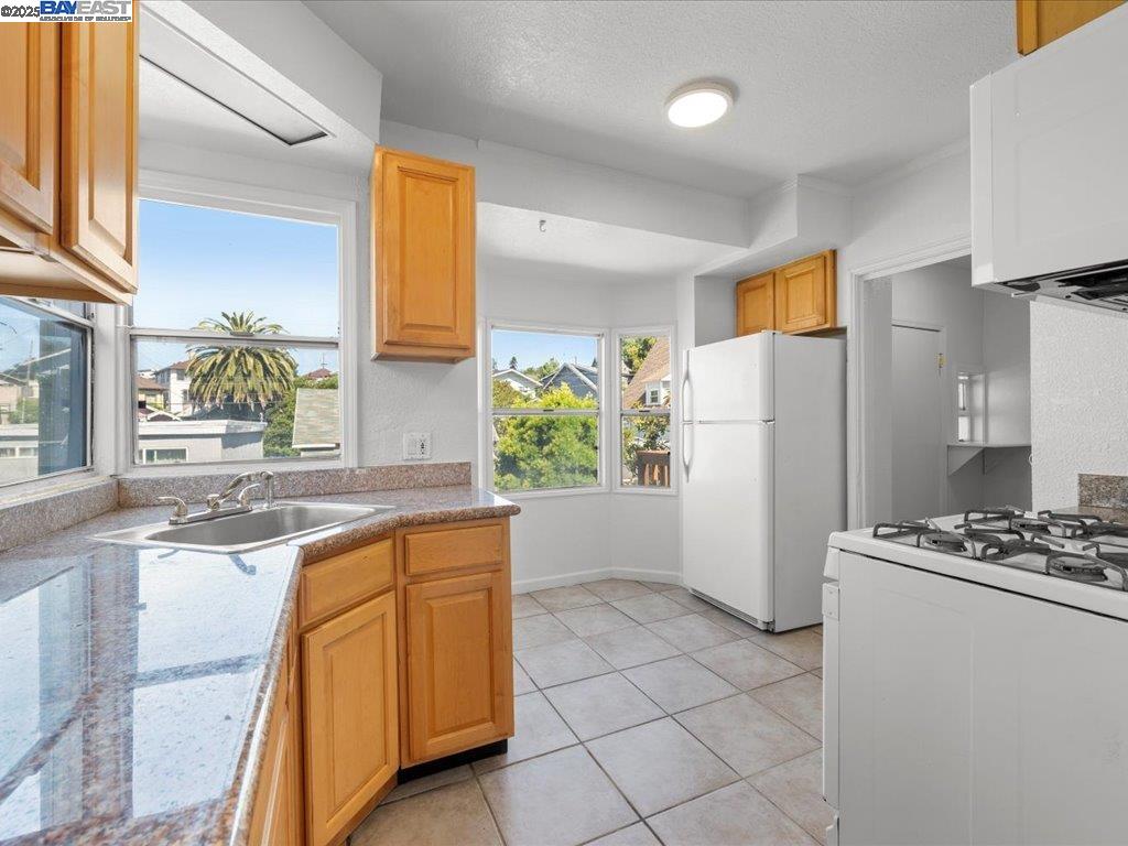 Detail Gallery Image 12 of 41 For 2637 Inyo Ave, Oakland,  CA 94601 - 3 Beds | 2 Baths