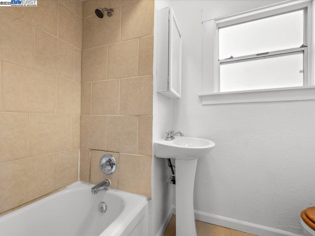 Detail Gallery Image 20 of 41 For 2637 Inyo Ave, Oakland,  CA 94601 - 3 Beds | 2 Baths