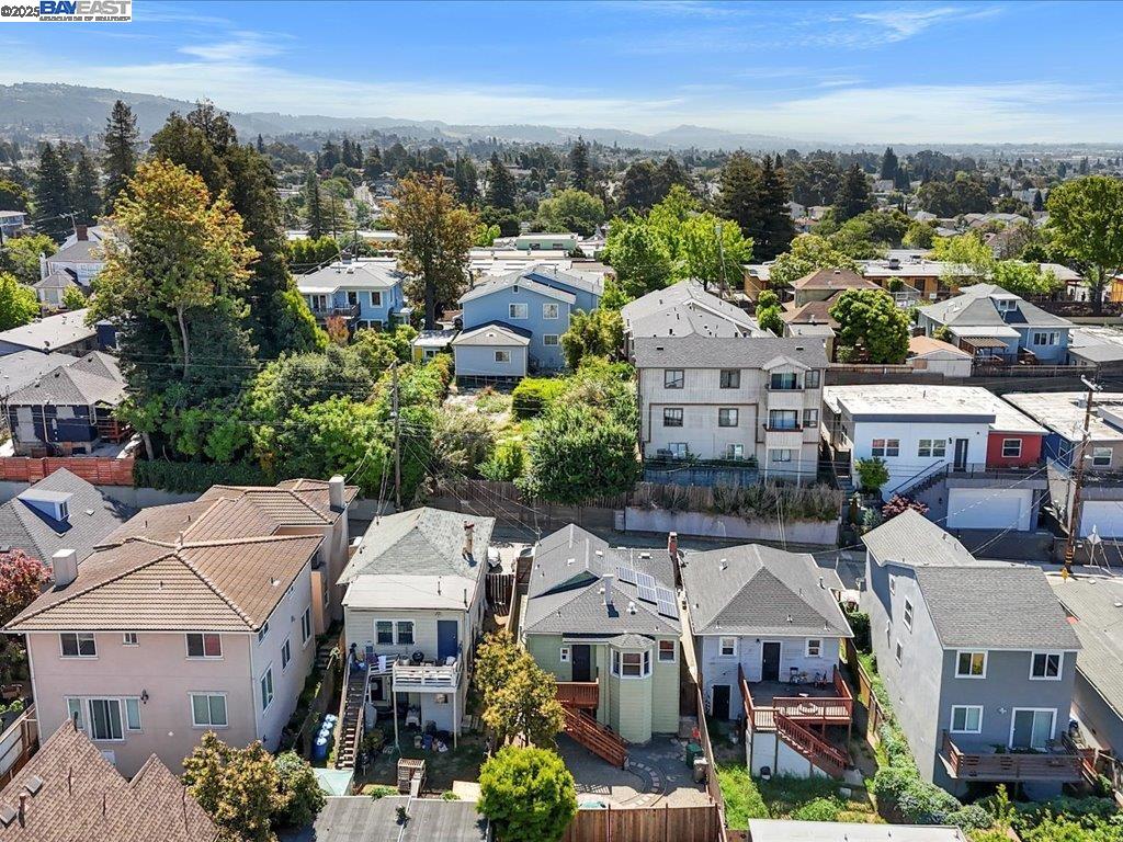 Detail Gallery Image 3 of 41 For 2637 Inyo Ave, Oakland,  CA 94601 - 3 Beds | 2 Baths