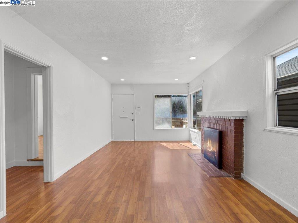 Detail Gallery Image 10 of 41 For 2637 Inyo Ave, Oakland,  CA 94601 - 3 Beds | 2 Baths