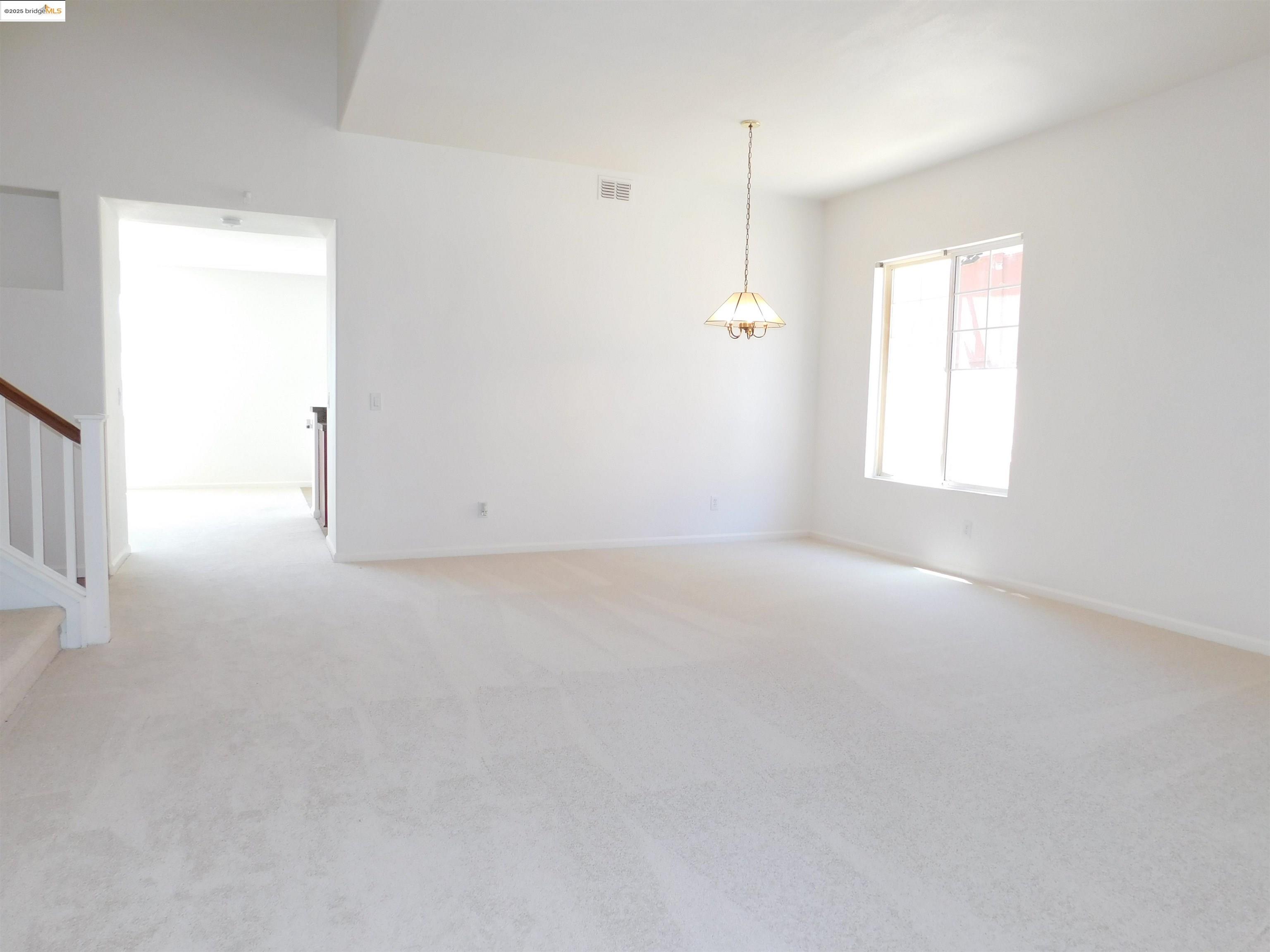 Detail Gallery Image 2 of 17 For 3915 Hummingbird Dr, Antioch,  CA 94509 - 5 Beds | 3 Baths