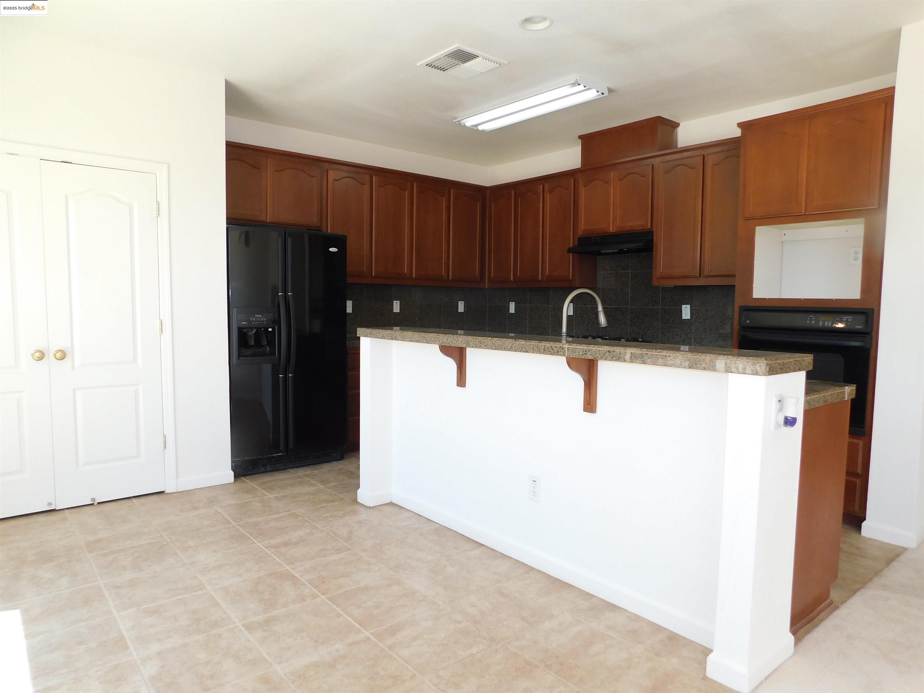 Detail Gallery Image 5 of 17 For 3915 Hummingbird Dr, Antioch,  CA 94509 - 5 Beds | 3 Baths