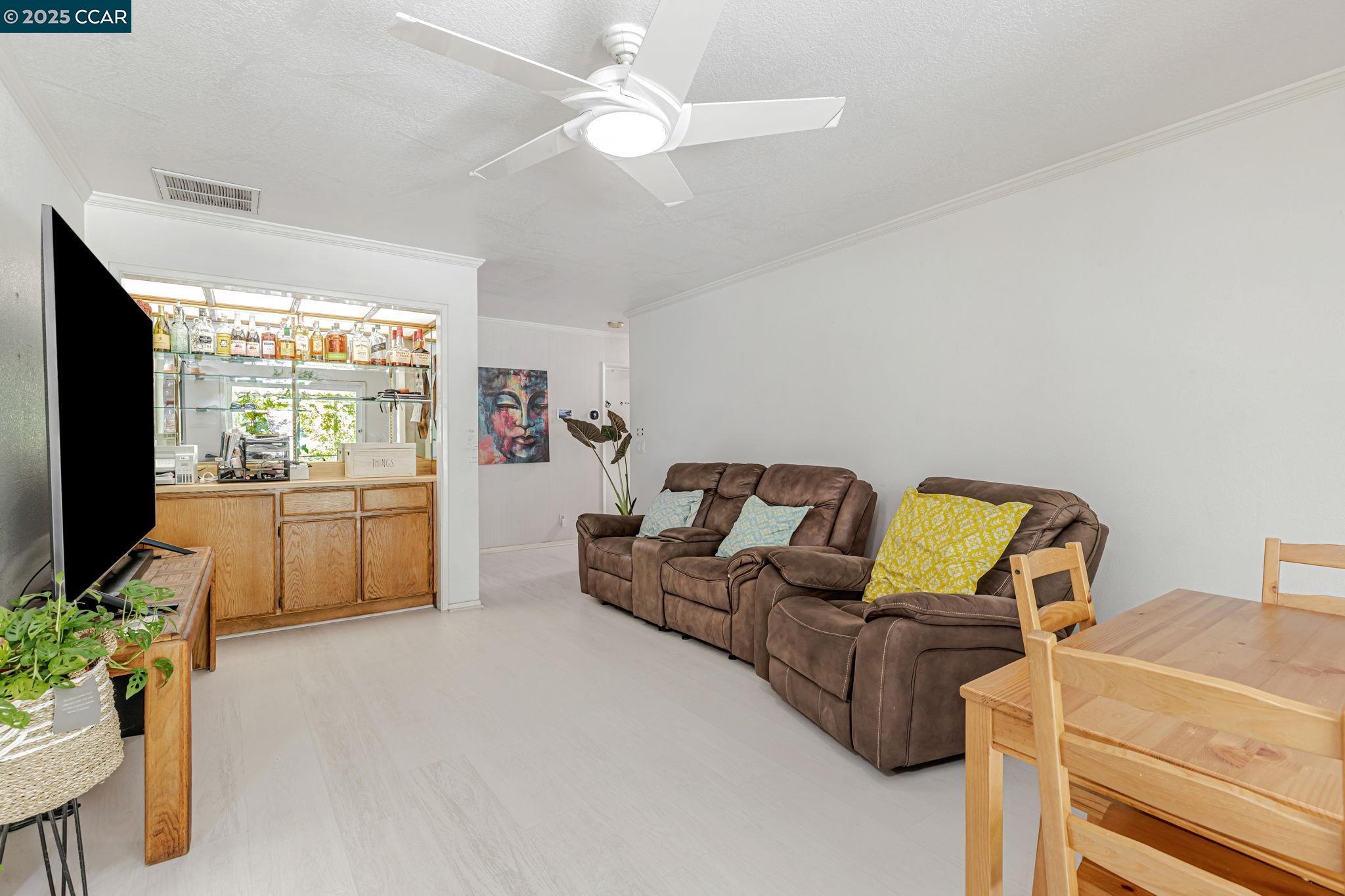 Detail Gallery Image 11 of 38 For 4564 Winding River Cir, Stockton,  CA 95219 - 3 Beds | 2 Baths