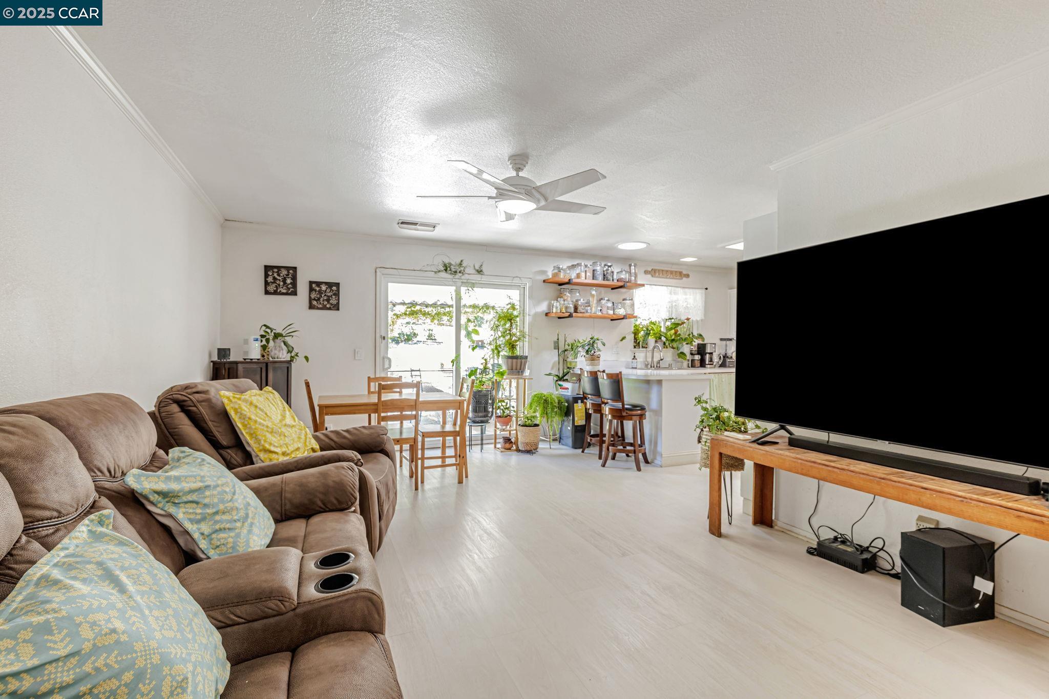 Detail Gallery Image 13 of 38 For 4564 Winding River Cir, Stockton,  CA 95219 - 3 Beds | 2 Baths
