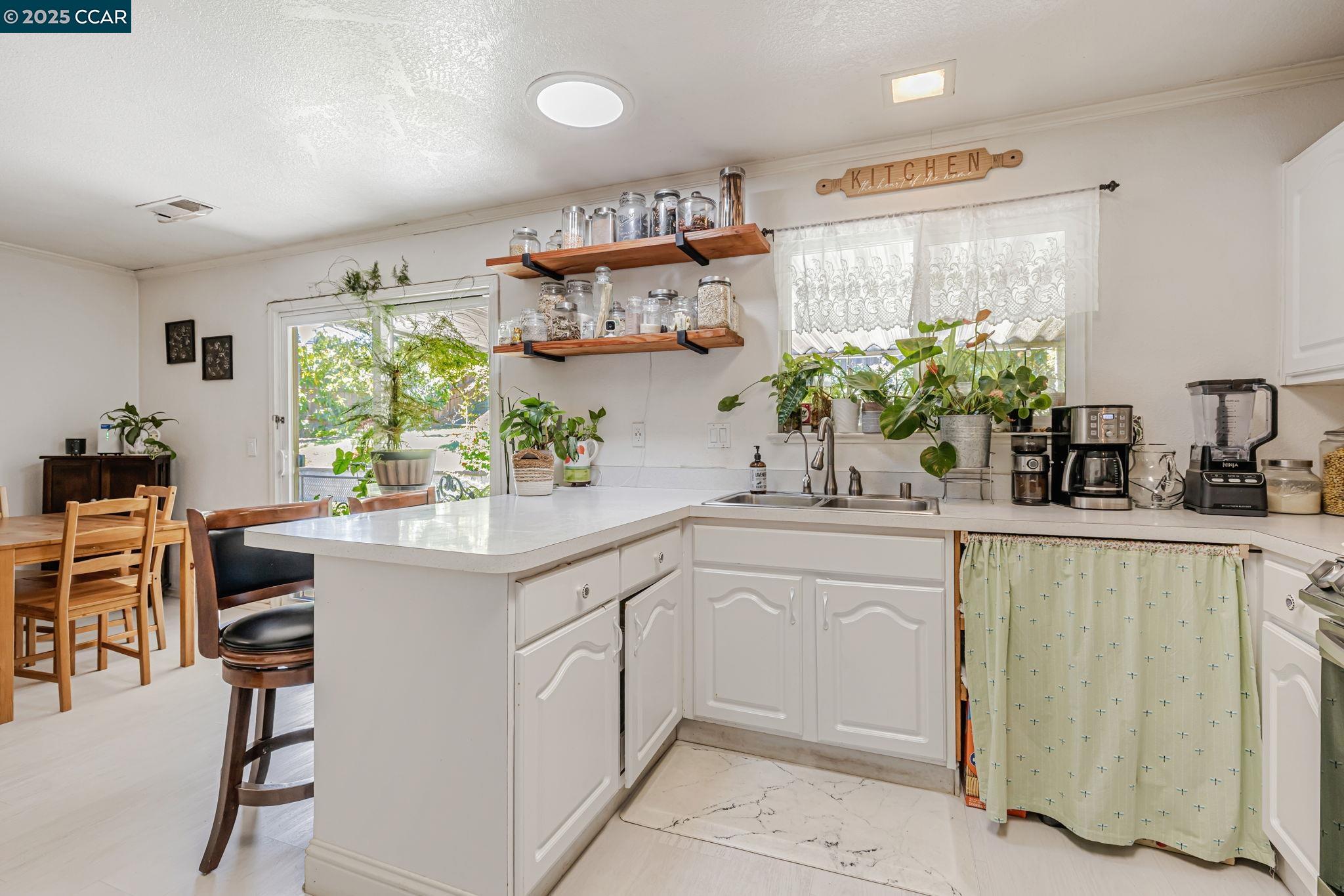 Detail Gallery Image 14 of 38 For 4564 Winding River Cir, Stockton,  CA 95219 - 3 Beds | 2 Baths