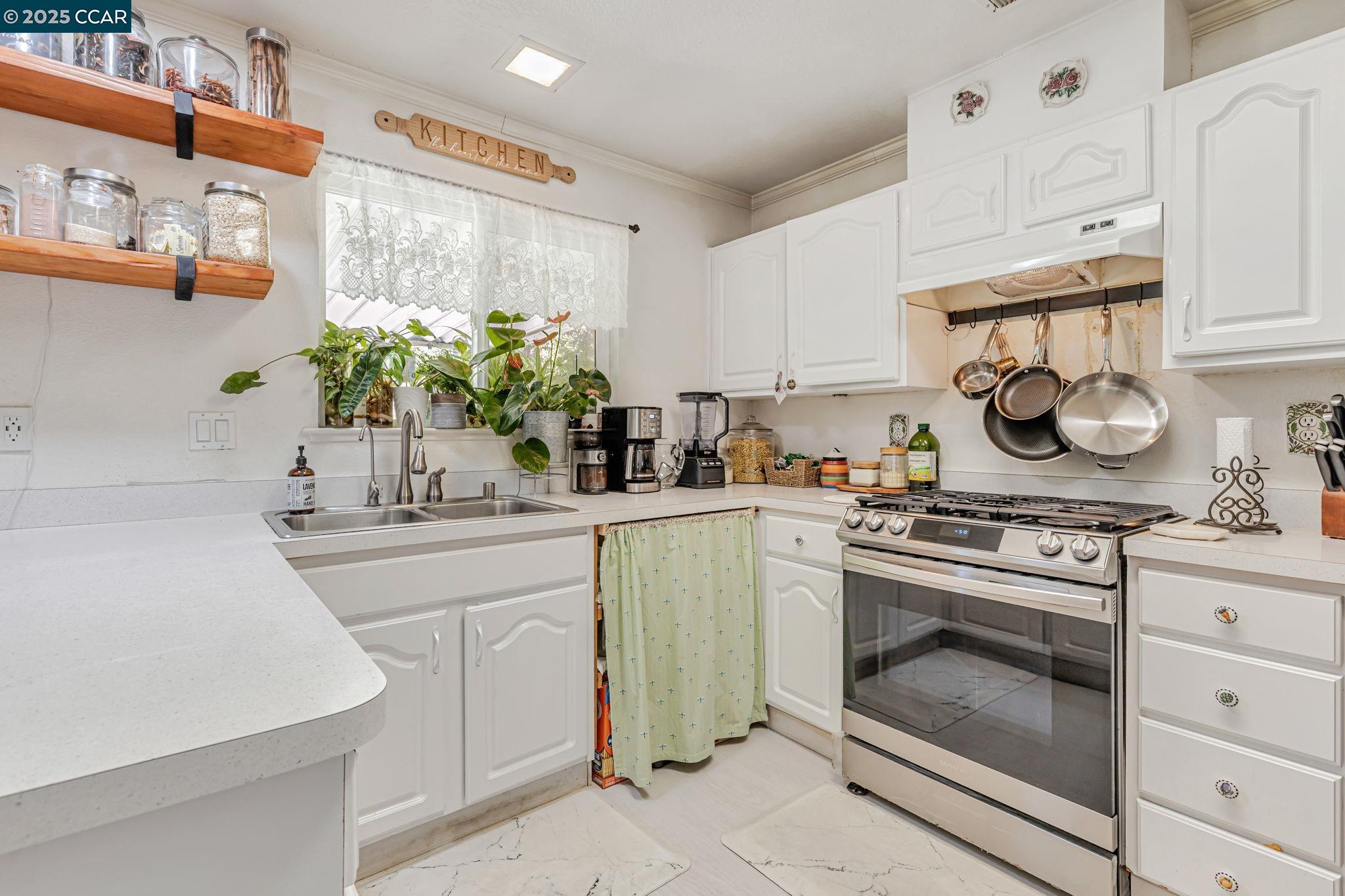 Detail Gallery Image 15 of 38 For 4564 Winding River Cir, Stockton,  CA 95219 - 3 Beds | 2 Baths