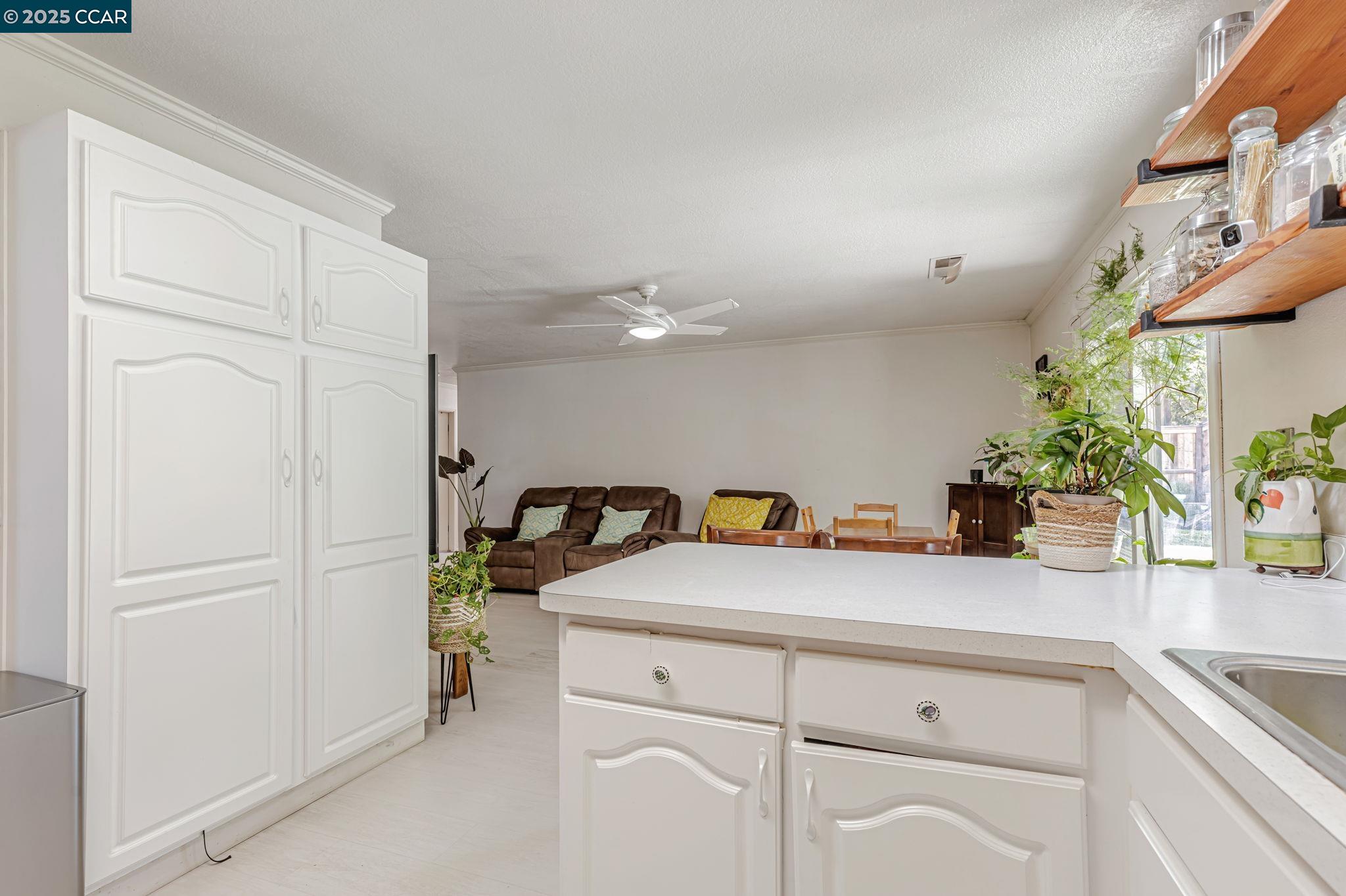 Detail Gallery Image 16 of 38 For 4564 Winding River Cir, Stockton,  CA 95219 - 3 Beds | 2 Baths