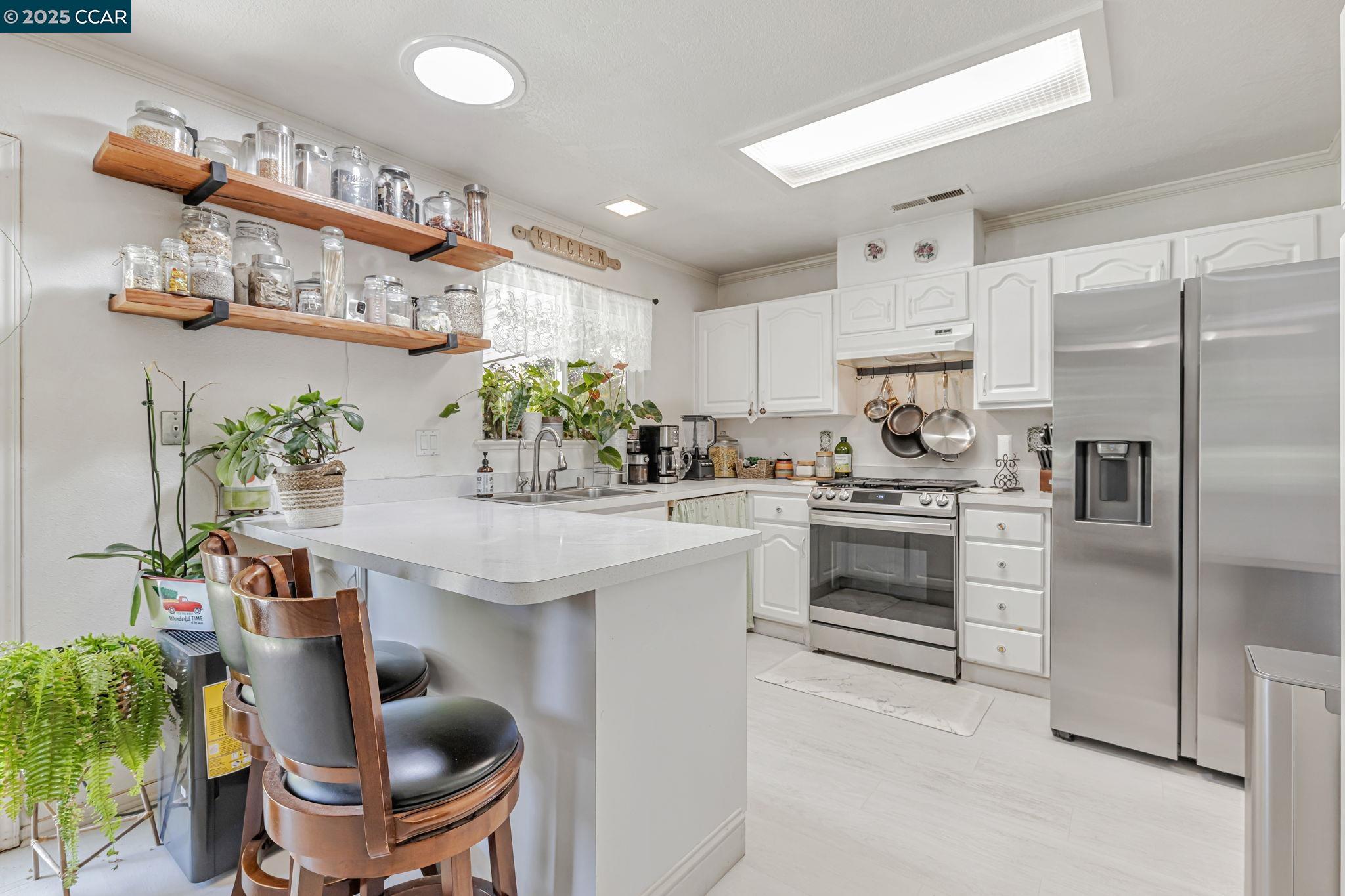 Detail Gallery Image 17 of 38 For 4564 Winding River Cir, Stockton,  CA 95219 - 3 Beds | 2 Baths